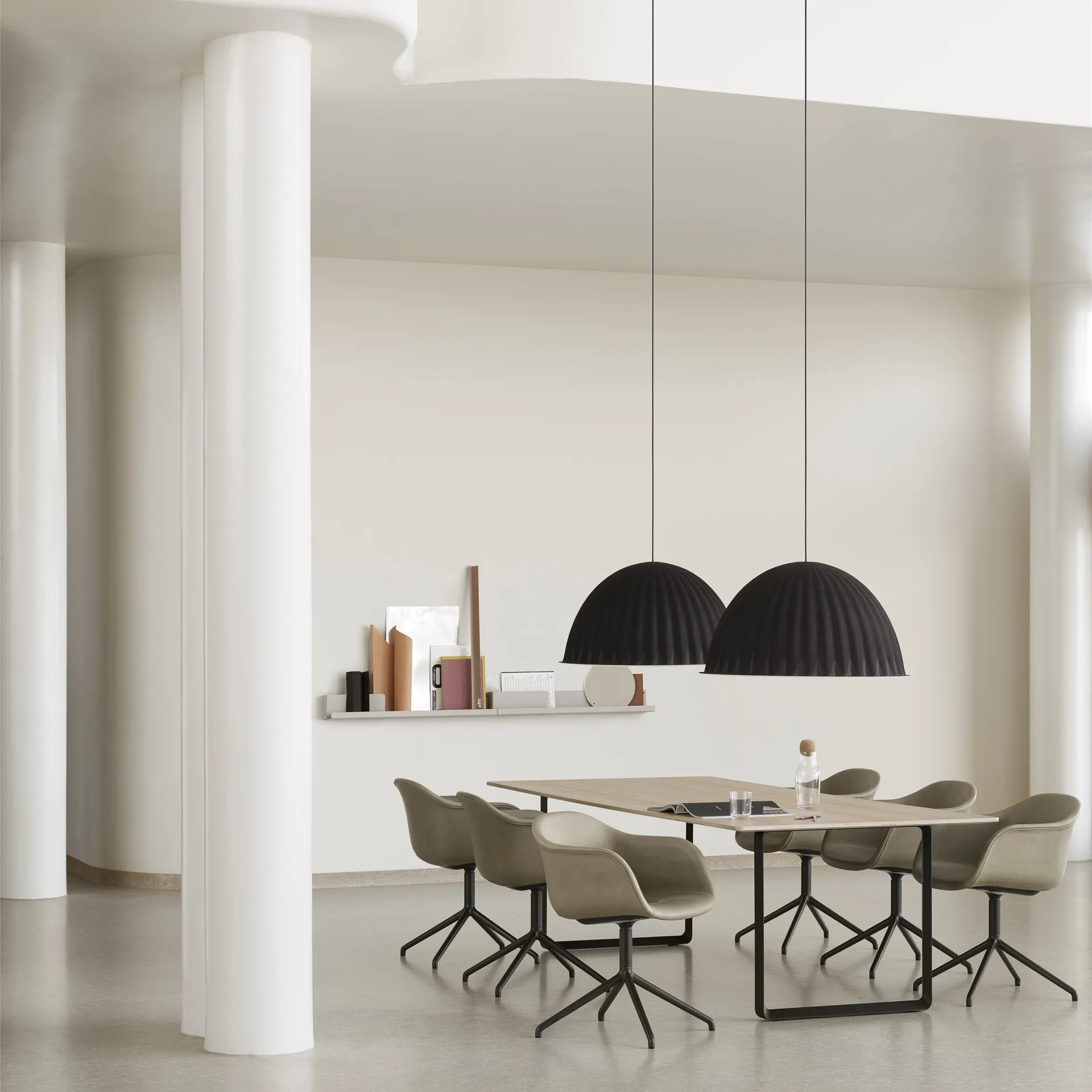 Lámpara de techo Under the bell Ø 82 cm, negro Muuto