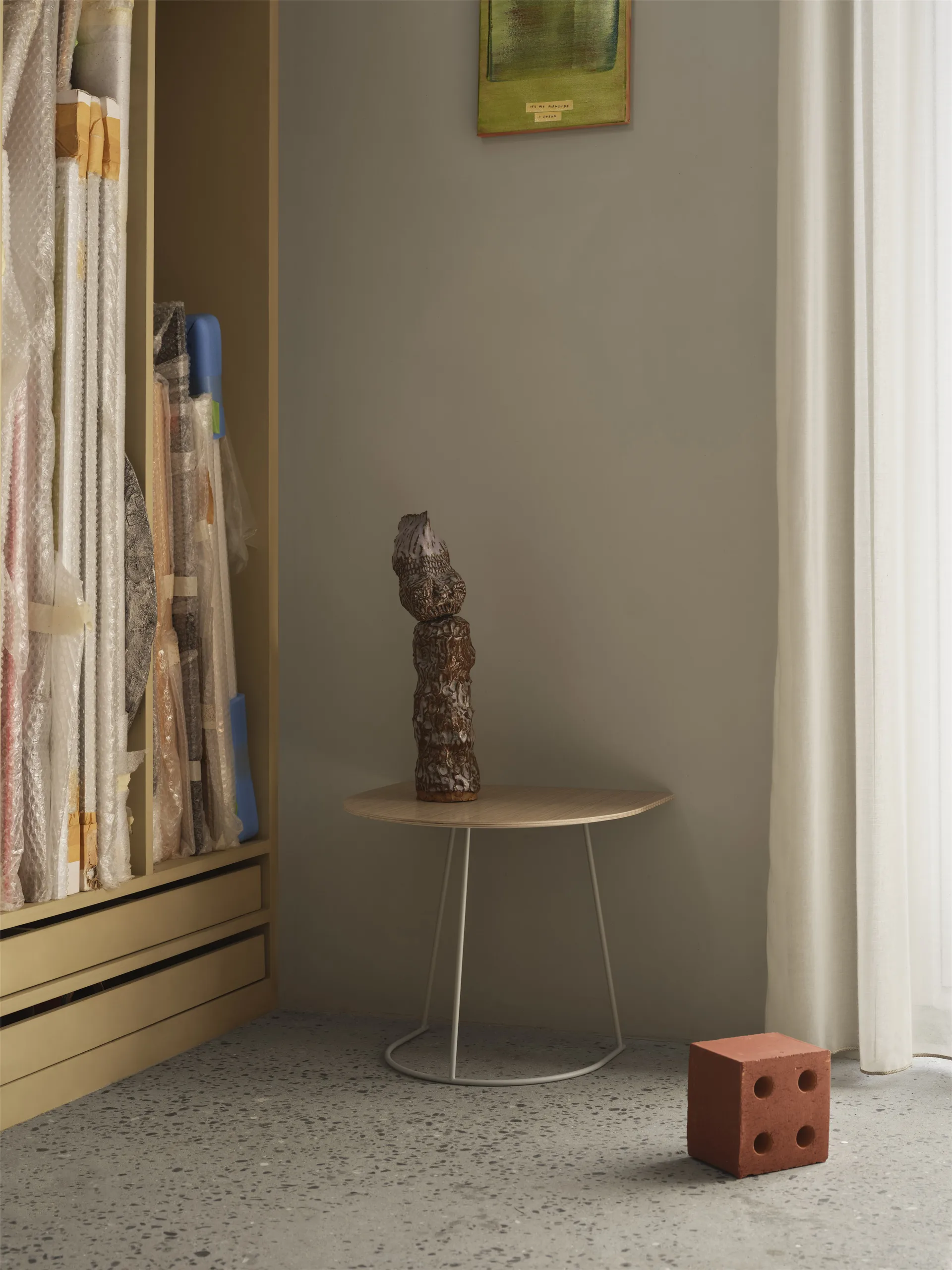 Mesa auxiliar Airy half size, Chapa de roble lacada-off white Muuto