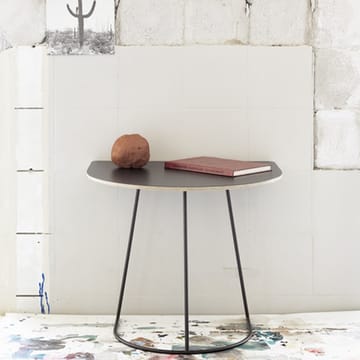 Mesa auxiliar Airy half size  - Plum nanolaminate - Muuto