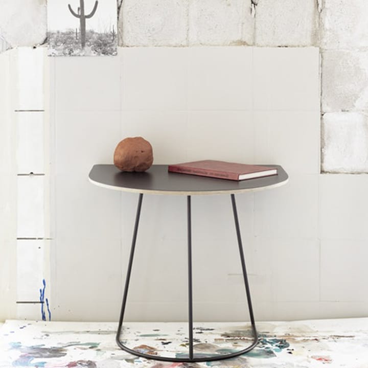 Mesa auxiliar Airy half size , Plum nanolaminate Muuto
