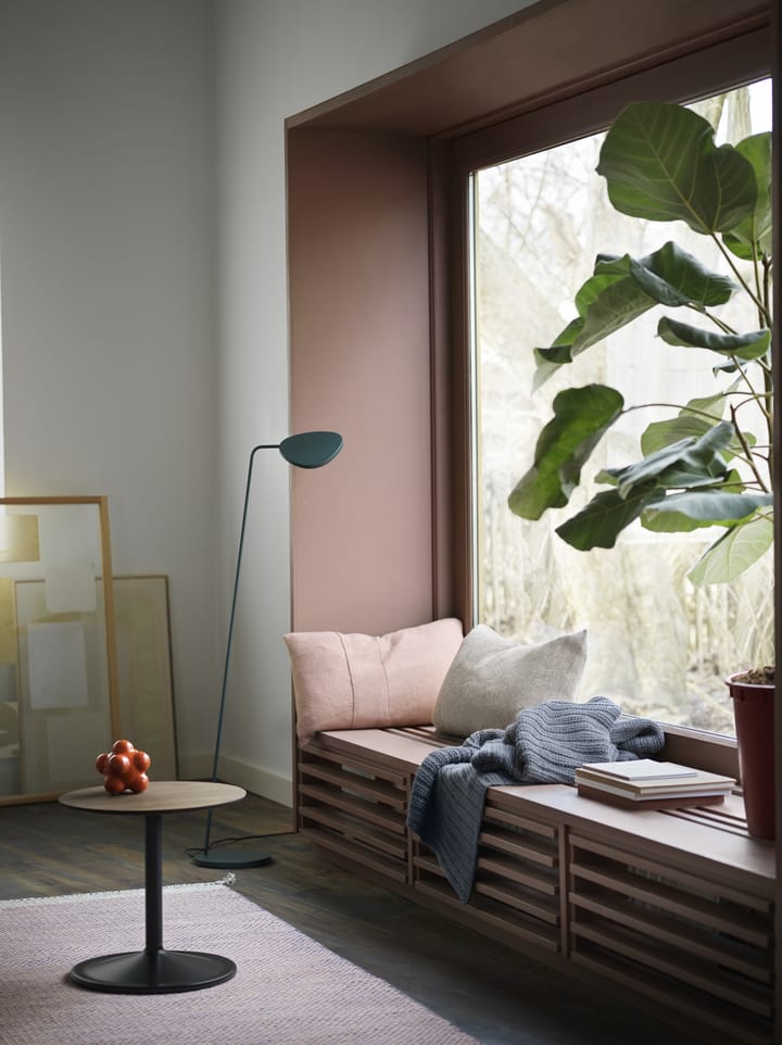 Mesa auxiliar Soft 40 cm, Solid smoked oak-black Muuto