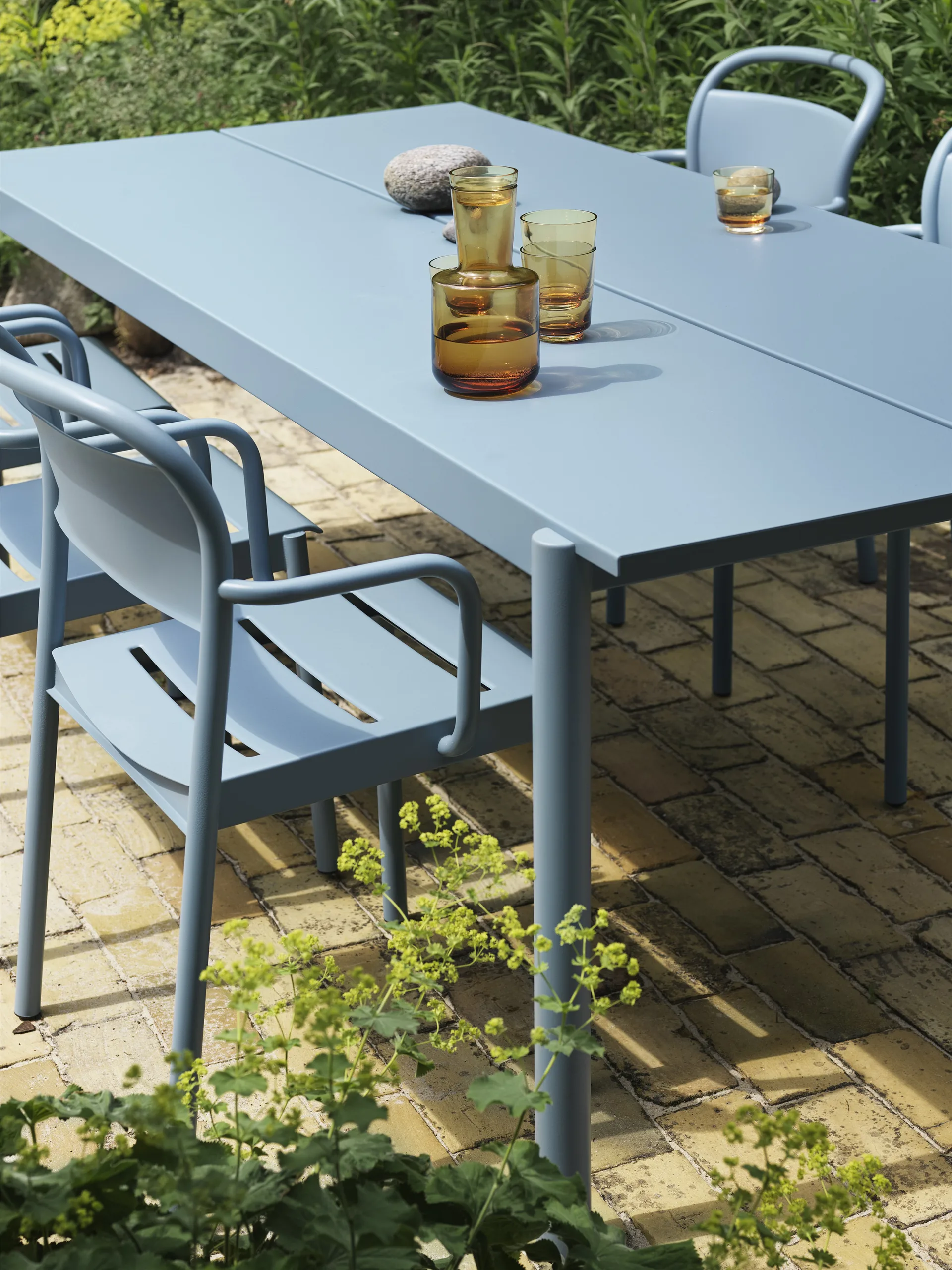 Mesa de acero Linear steel table 200 cm, Pale blue Muuto