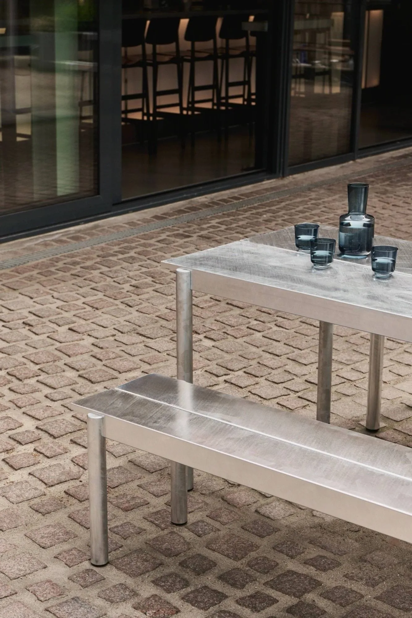 Mesa de acero Linear steel table 200 cm, Warm galvanized steel Muuto