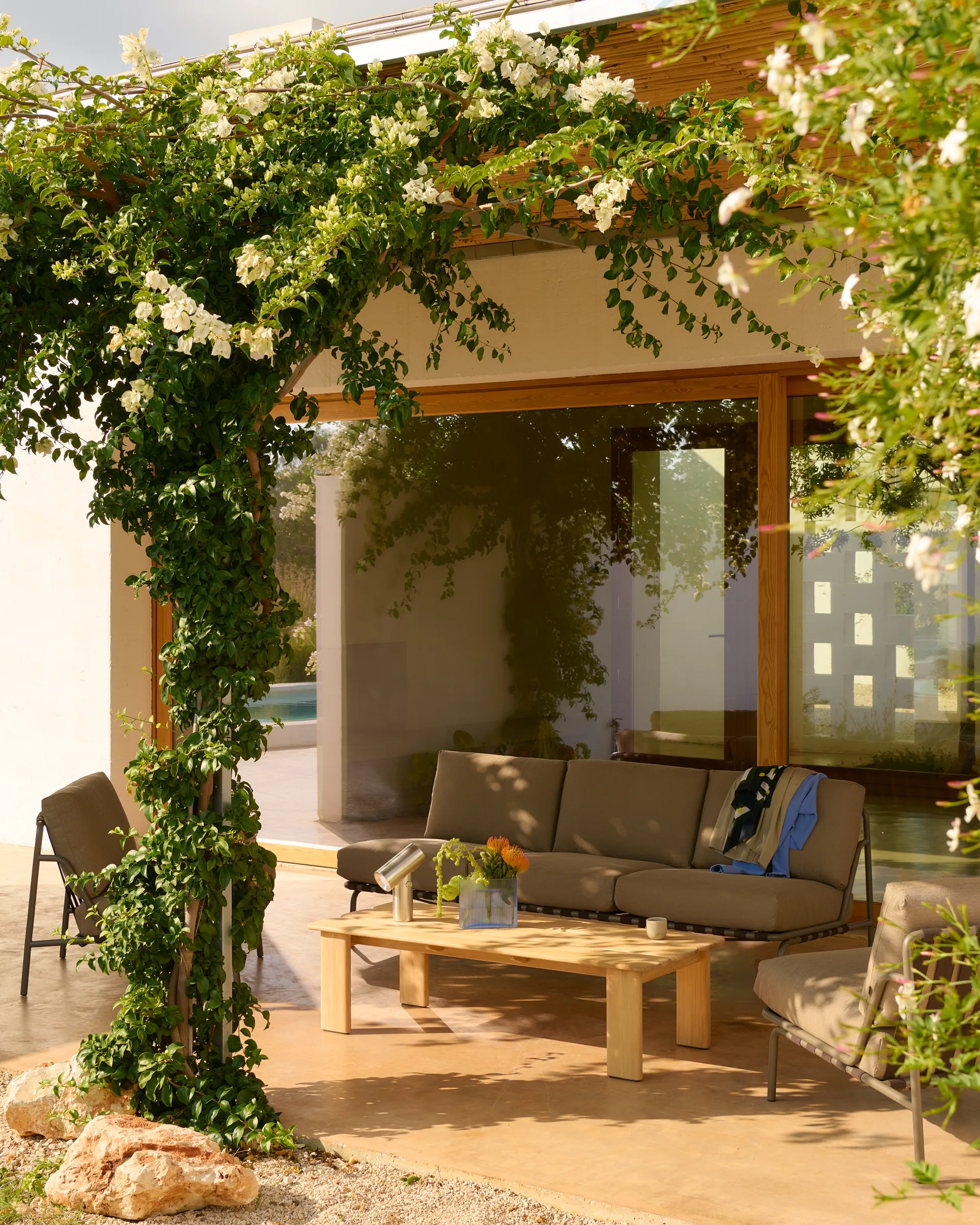 Mesa de centro Assemble , Teca, 135 × 55 cm Muuto