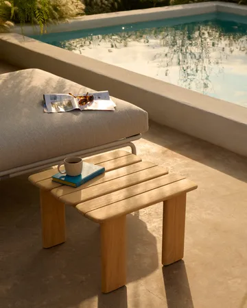 Mesa de centro Assemble  - Teca, 55x55 cm - Muuto