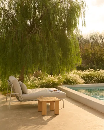 Mesa de centro Assemble  - Teca, 55x55 cm - Muuto