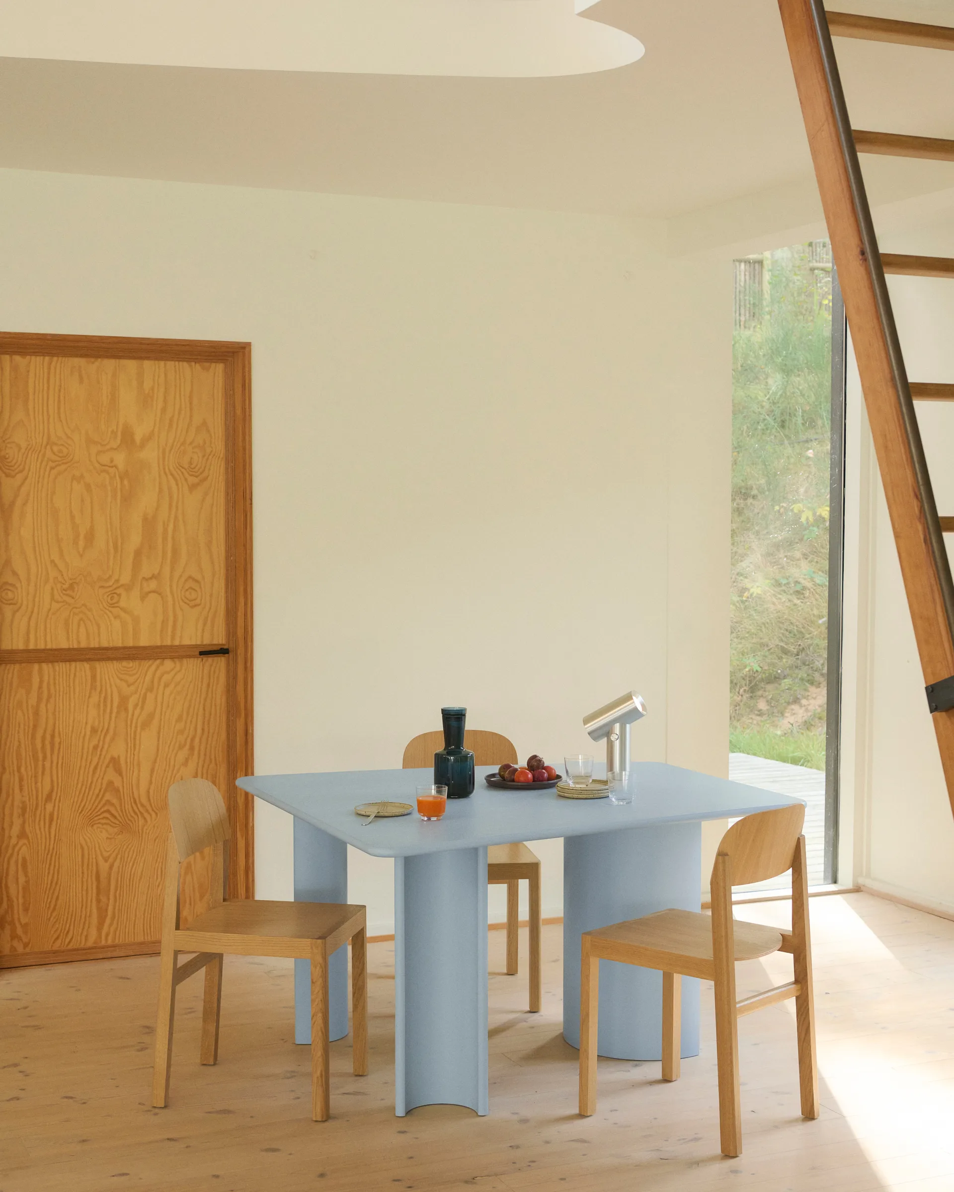 Mesa de comedor Re-norm, Azul claro, 130×120 cm Muuto