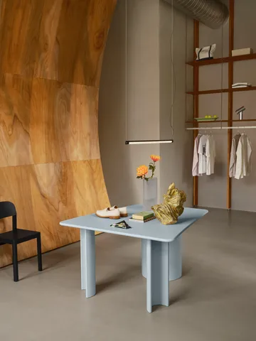 Mesa de comedor Re-norm - Azul claro, 130×120 cm - Muuto