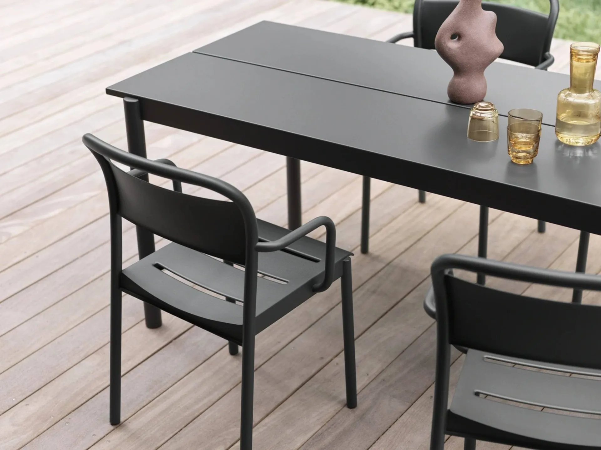 Mesa Linear steel table 220x90 cm, black (RAL 7021) Muuto