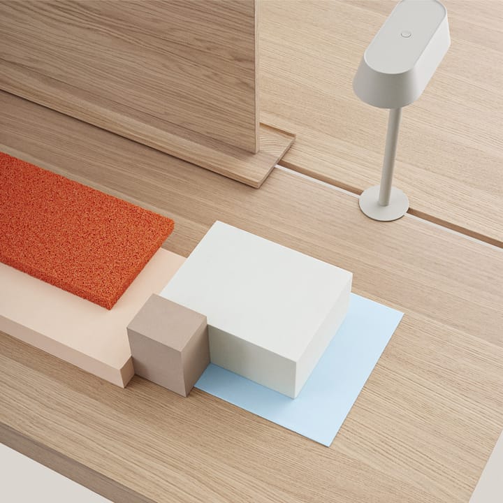 Pantalla Linear System, Oak 75 cm Muuto