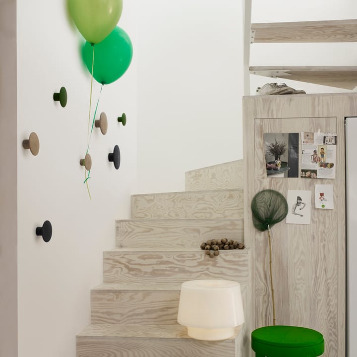Perchero de pared The Dots, negro, pequeño Muuto