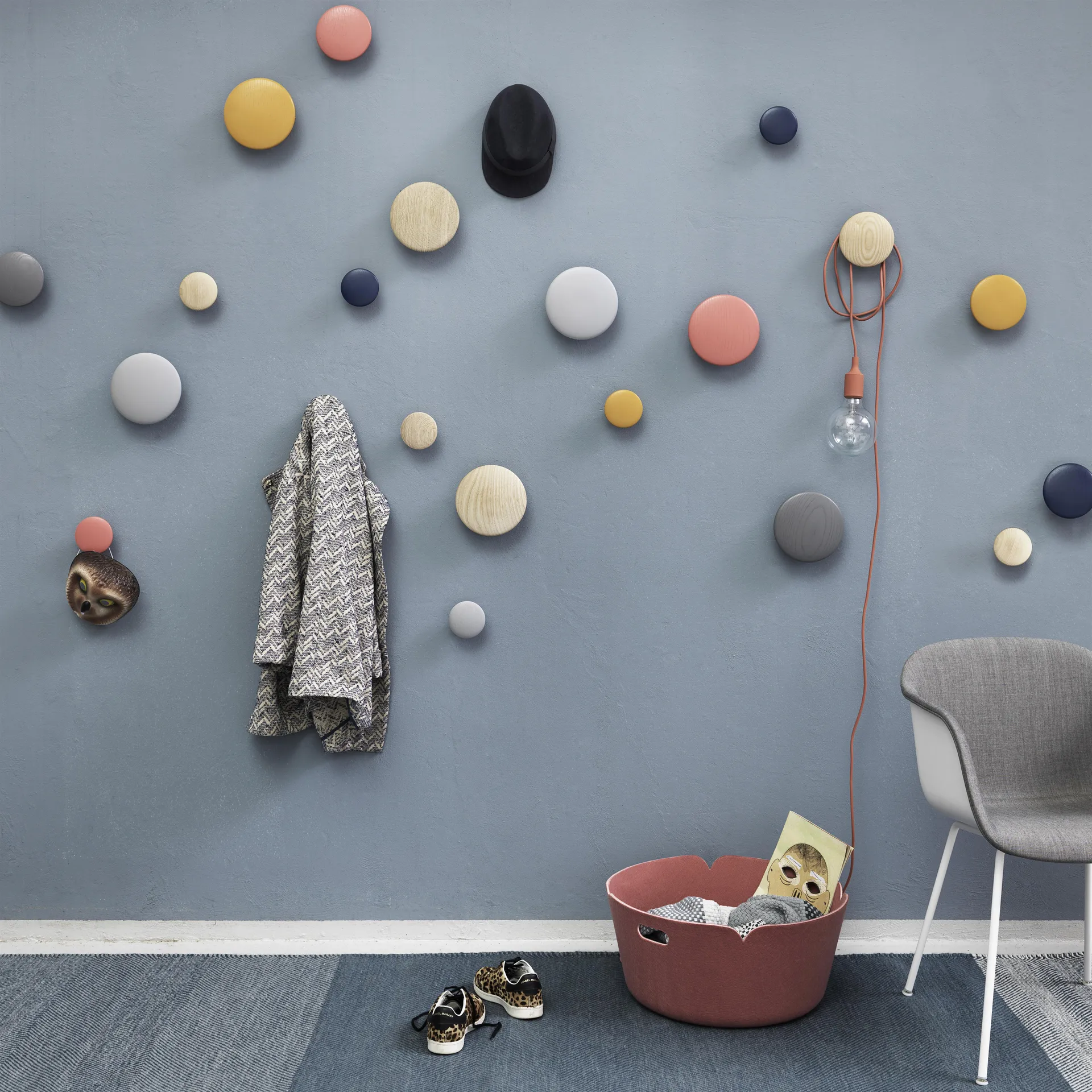 Set de 5 colgadores de pared The Dots, gris Muuto