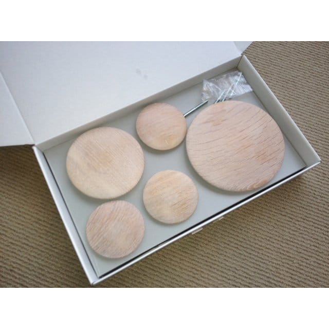 Set de 5 colgadores de pared The Dots, roble Muuto