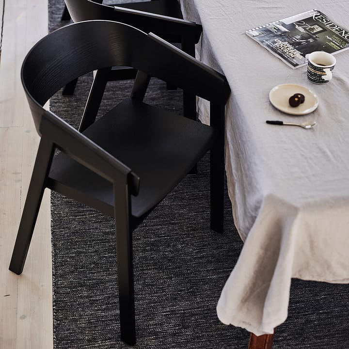 Silla con reposabrazos Cover, negro Muuto