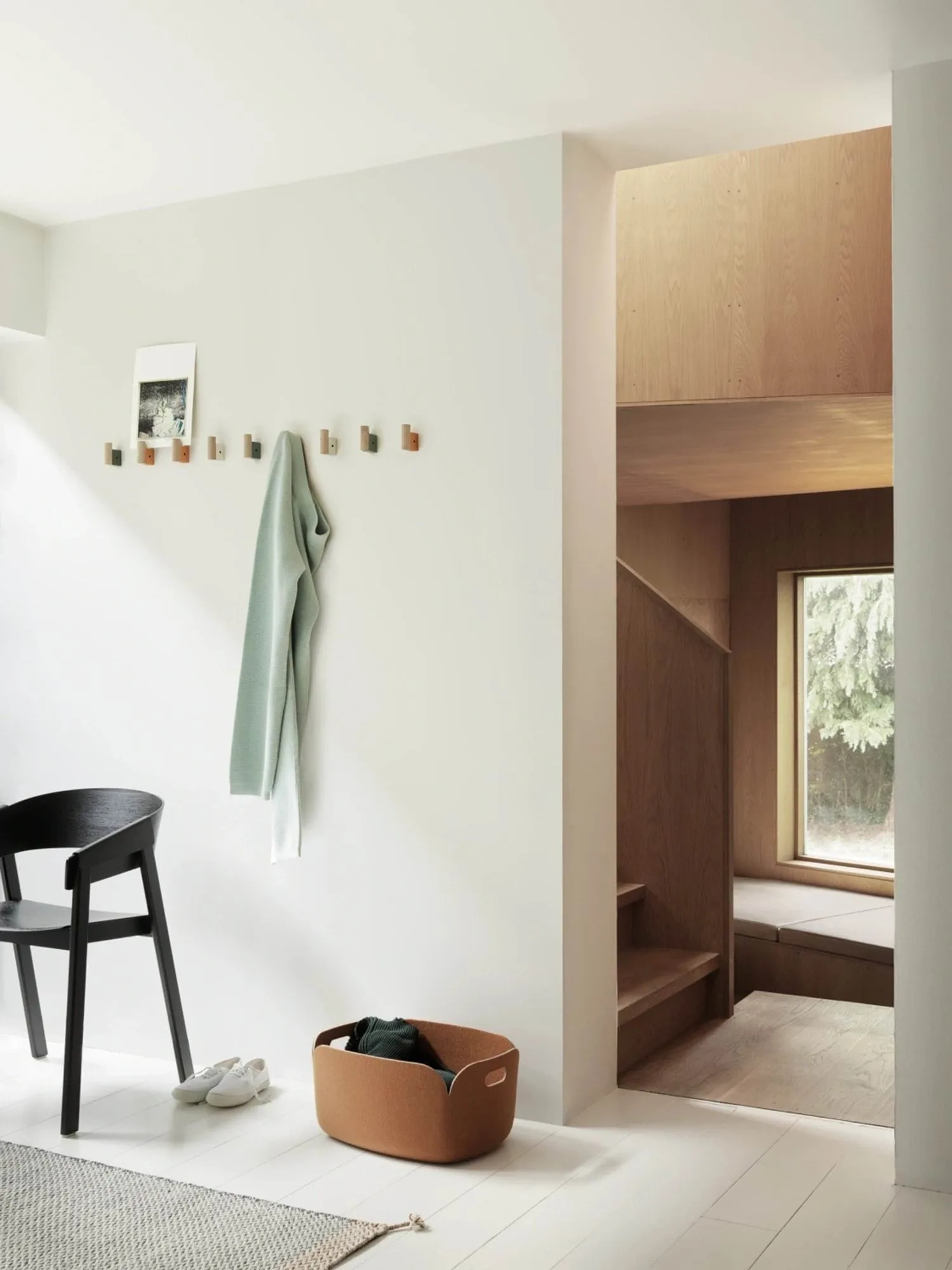 Silla con reposabrazos Cover, negro Muuto