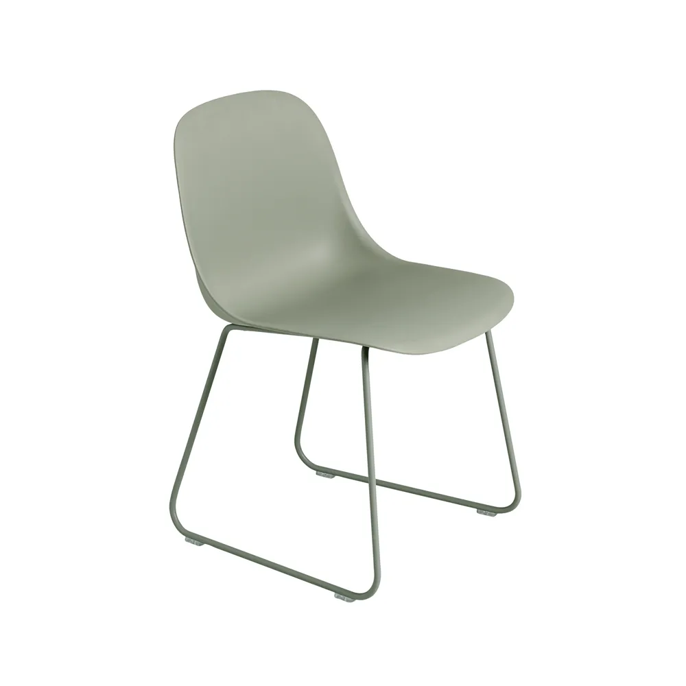 Silla con reposabrazos Fiber base trineo, Dusty green, patas verdes Muuto