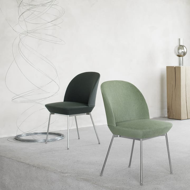 Silla de comedor Oslo patas cromadas, twill weave 990 Muuto