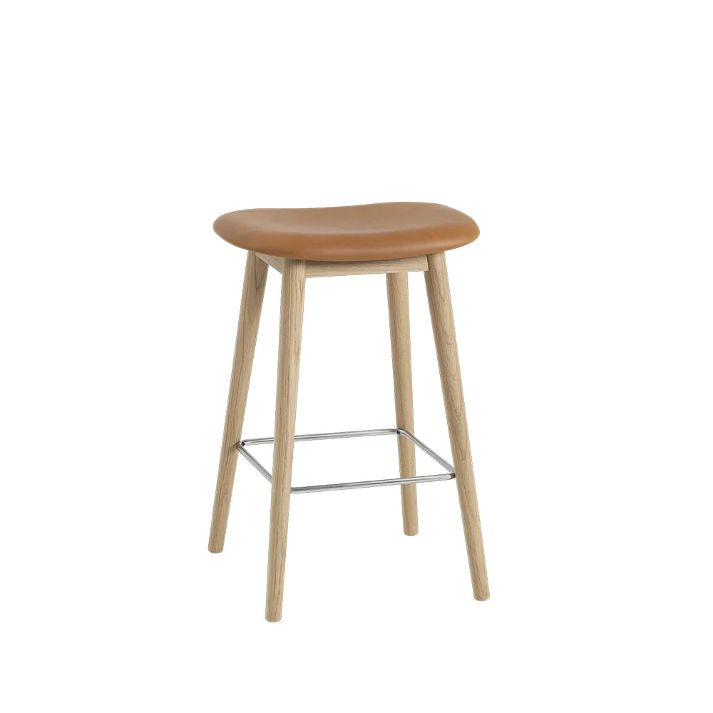 Silla Fiber counter stool 65 cm, Cuero cognac, patas de roble Muuto