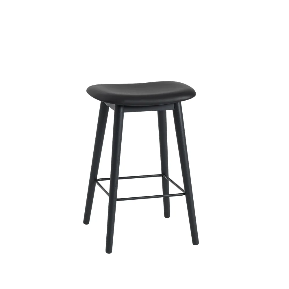 Silla Fiber counter stool 65 cm, Cuero negro, patas negras Muuto