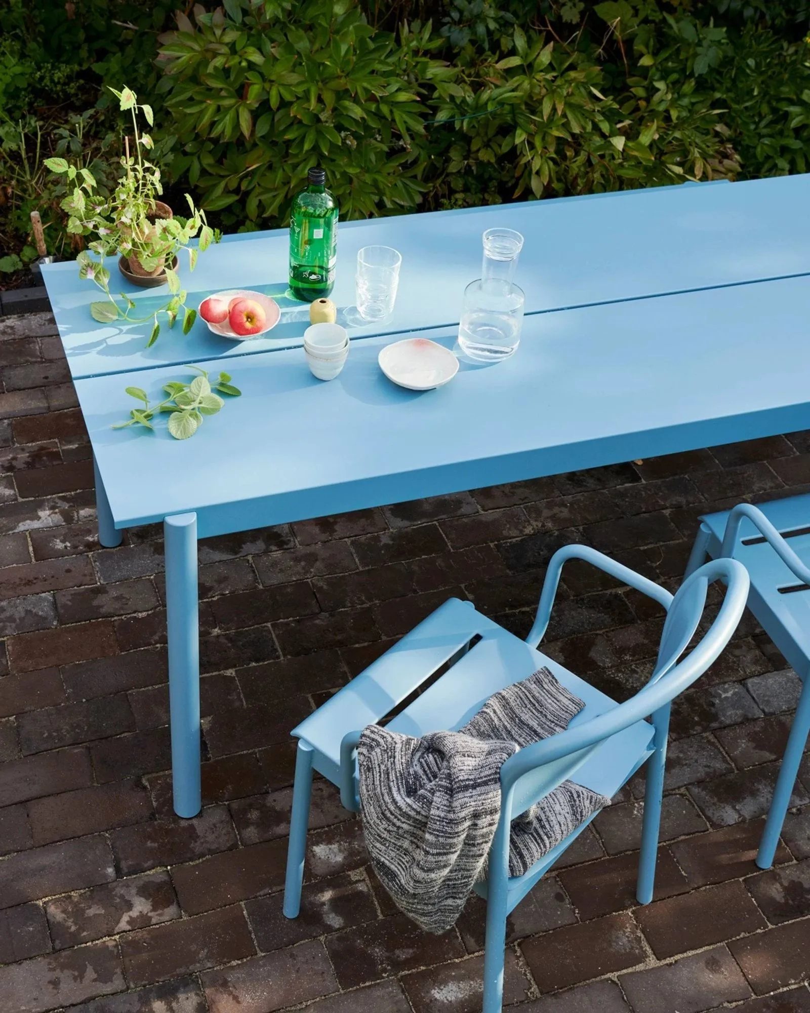Silla Linear steel armchair, Pale blue Muuto