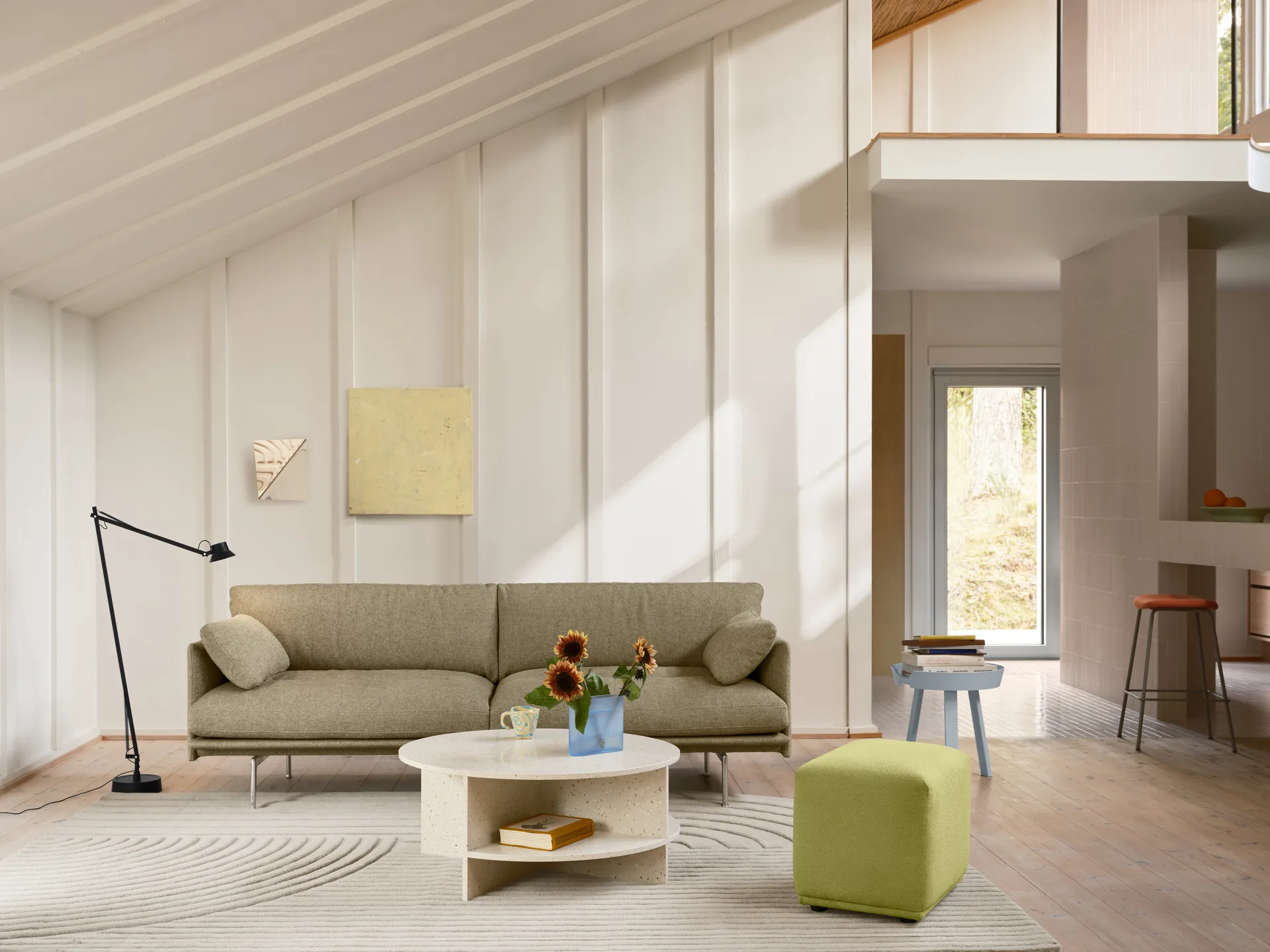 Sofá Outline Soft, Arcilla 15-patas de aluminio, 3 plazas Muuto