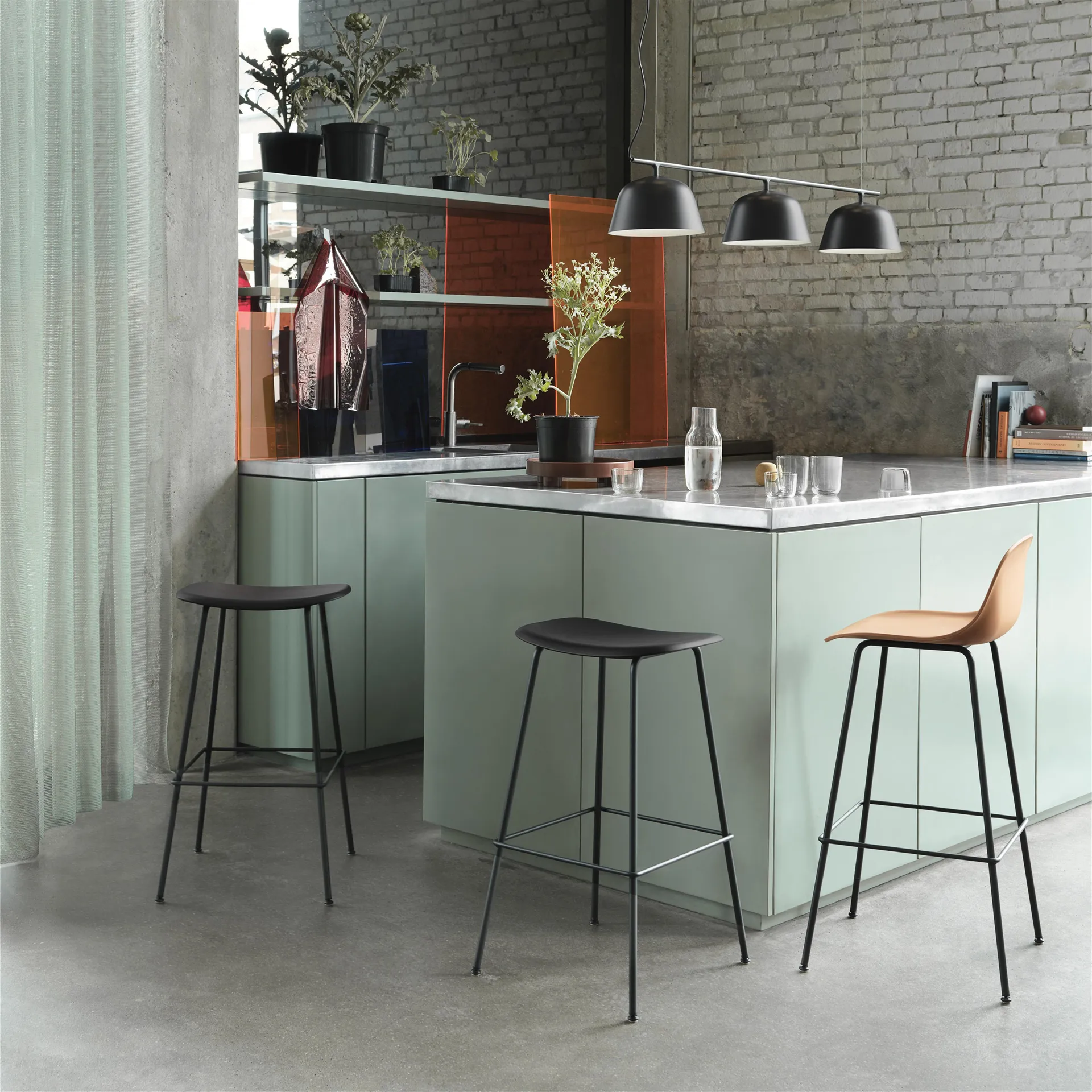 Taburete bar Fiber Tube 75 cm, negro Muuto