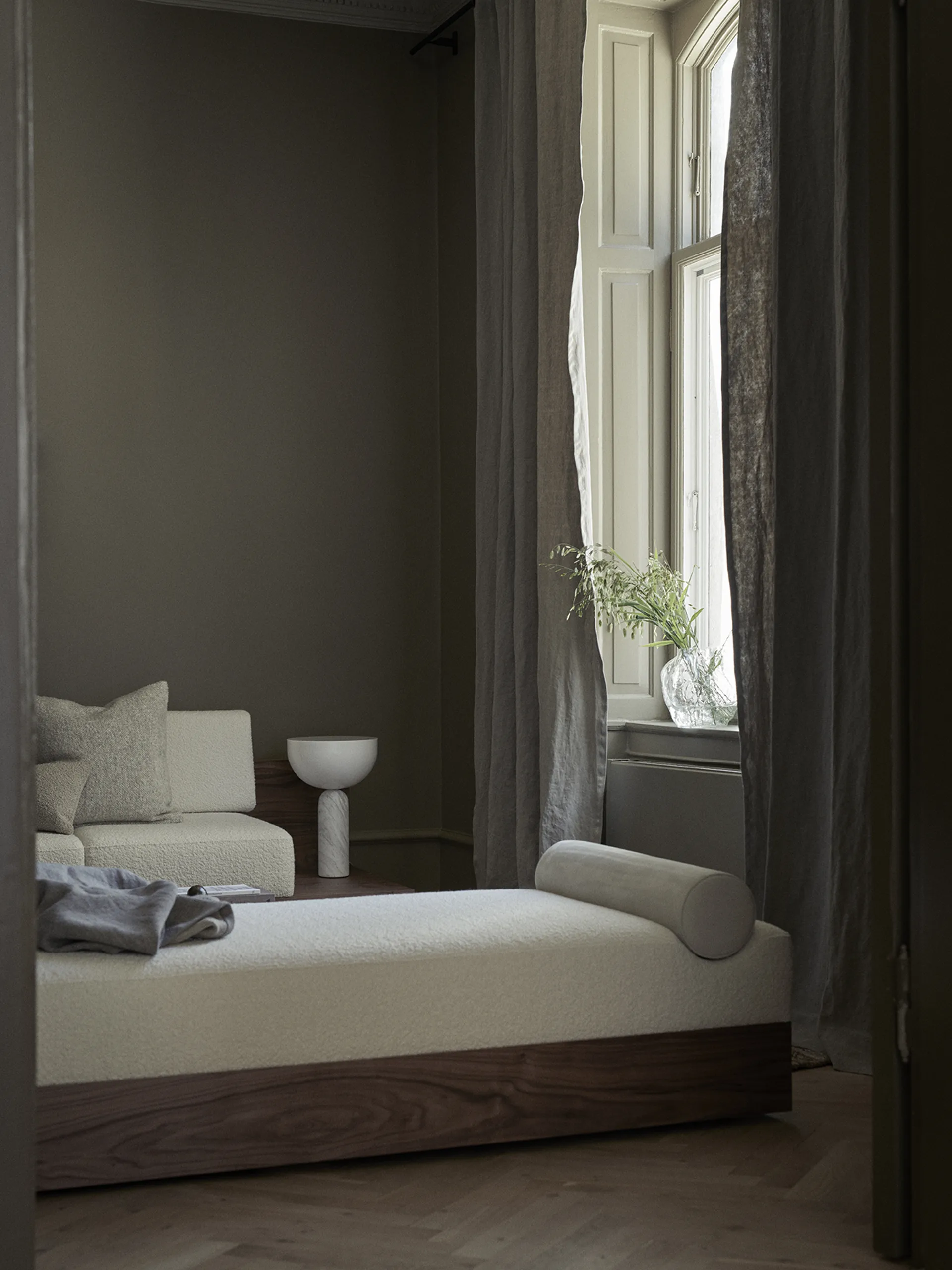 Diván Mass 200x75x51 cm, Karakorum ivory 001-walnut New Works