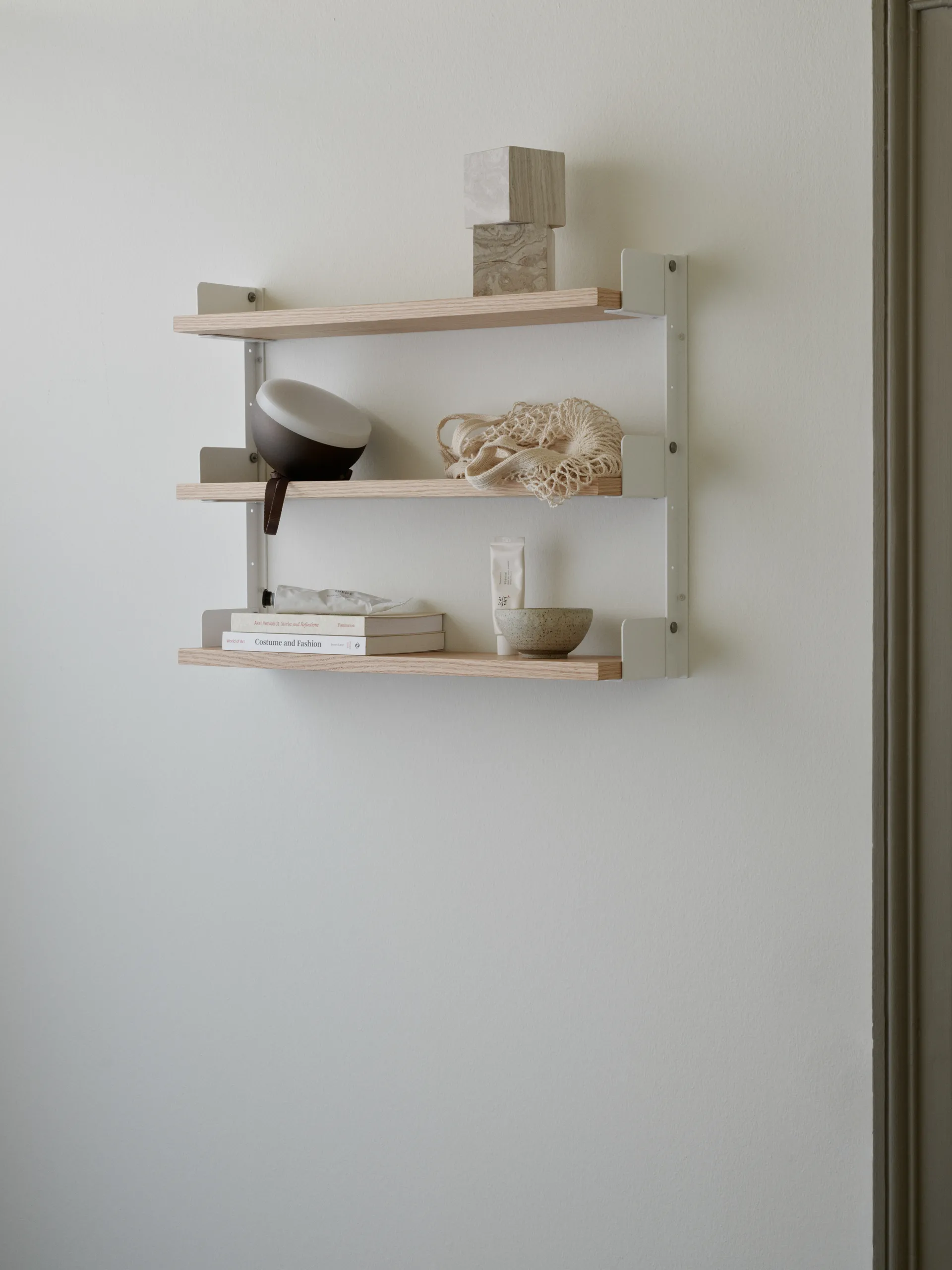 Estantería de pared New Works Tea Shelf 46x62,5 cm, Roble New Works
