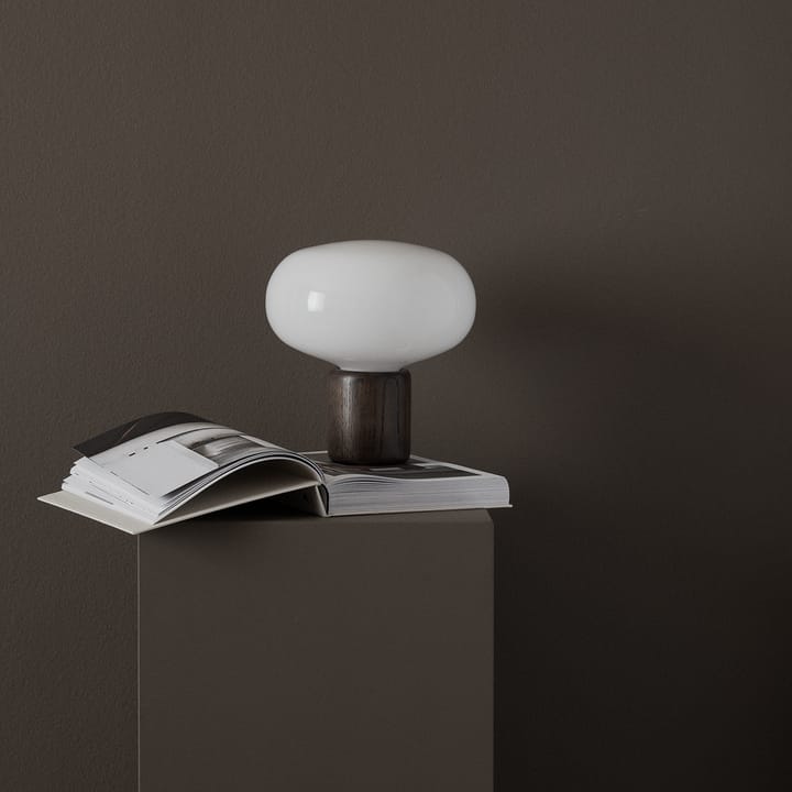 Lámpara de mesa Karl-Johan, Smoked oak-White opal glass New Works