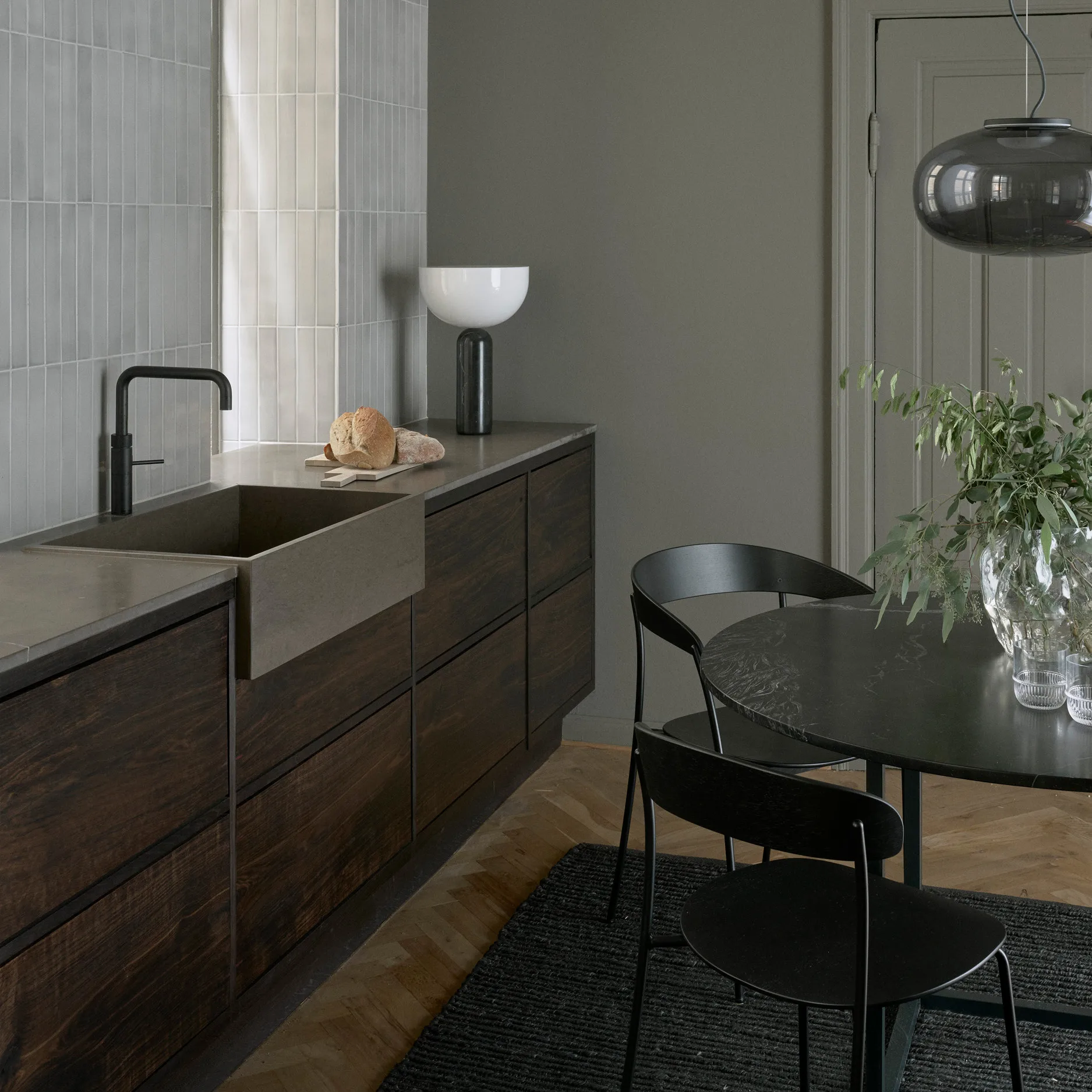 Lámpara de mesa Kizu large, Black marble New Works