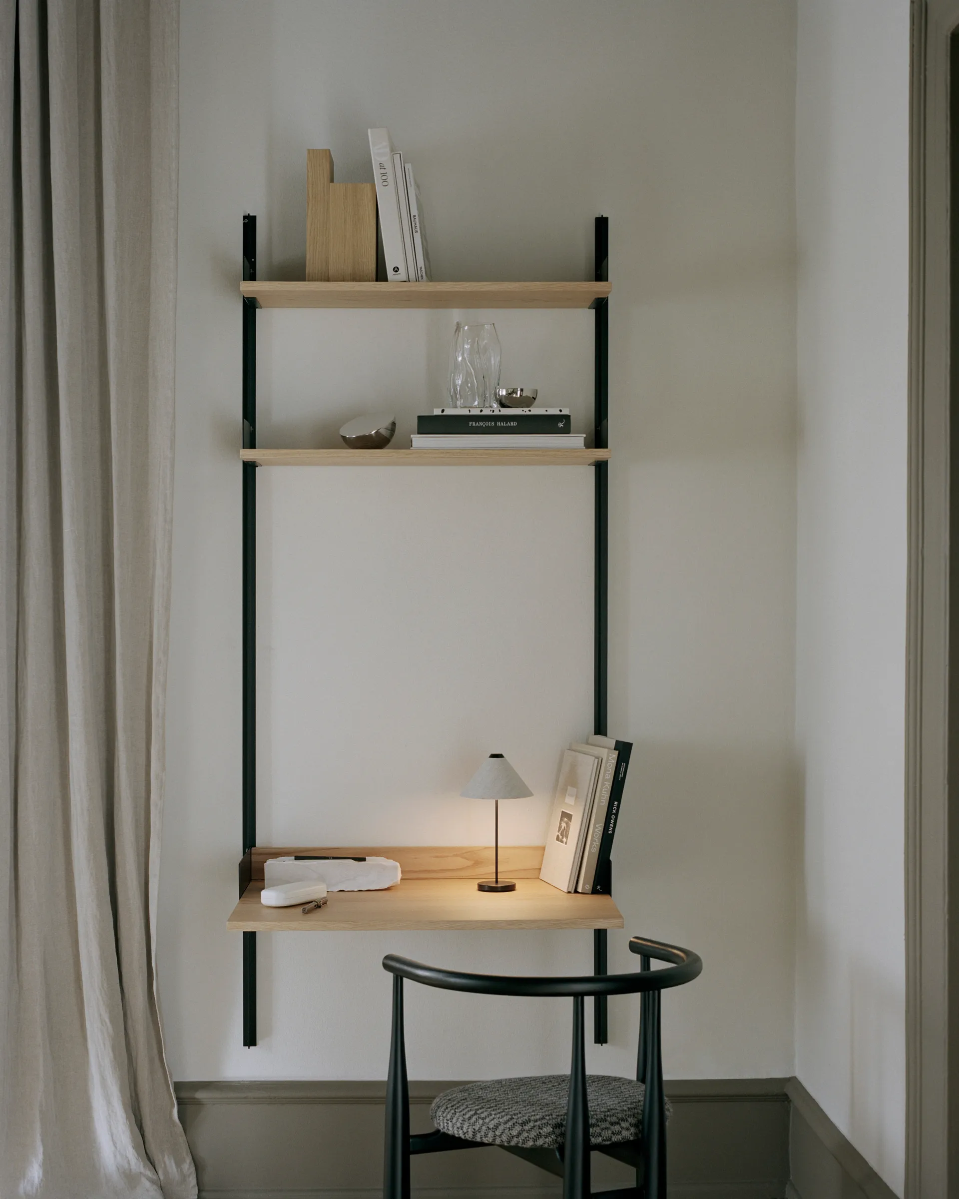 Lámpara de mesa portátil Brolly, Linen New Works