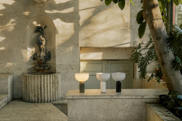 Lámpara de mesa portátil Kizu, Gris du marais New Works