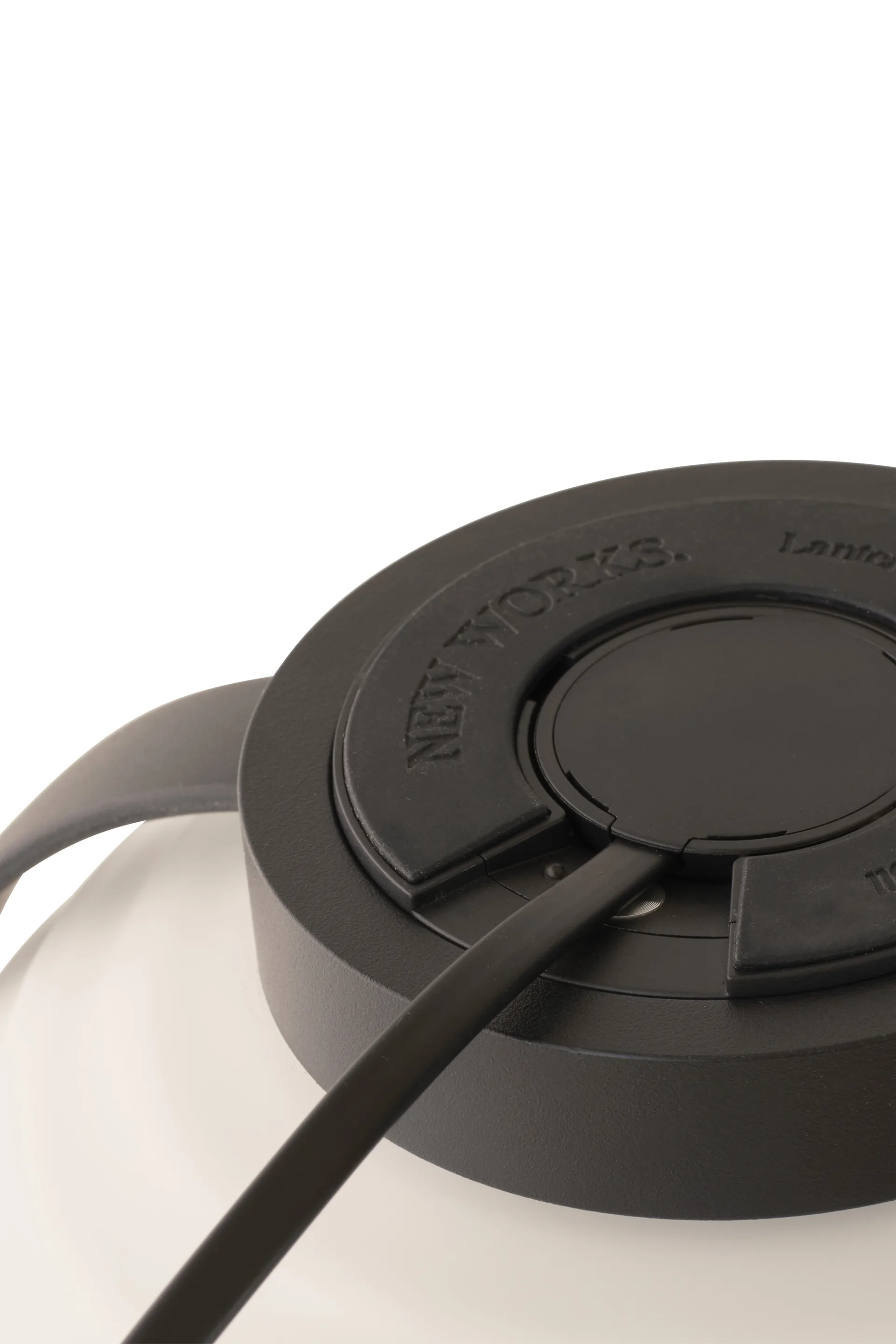 Lámpara de mesa portátil Lantern 23x18 cm, Negro New Works