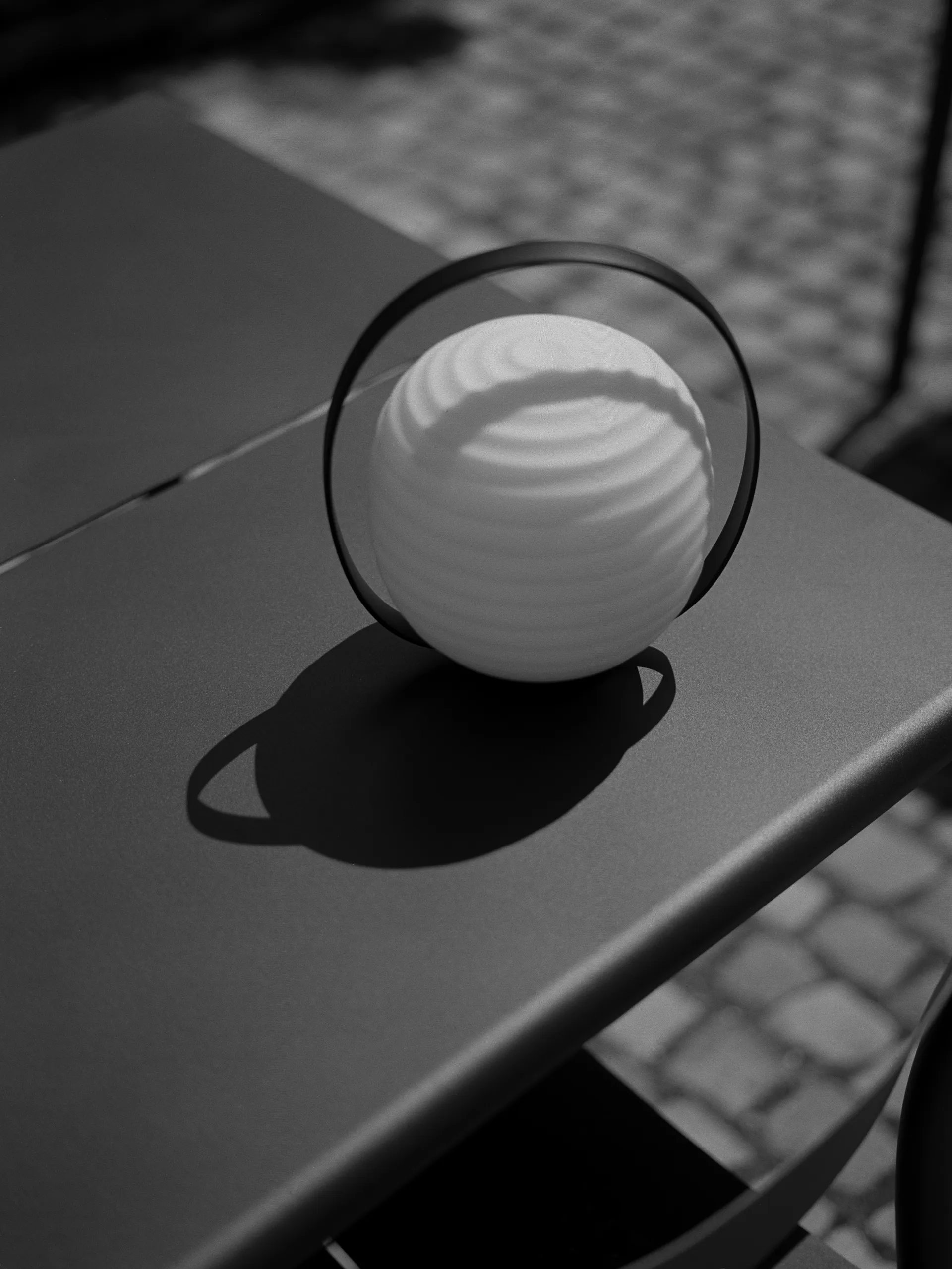 Lámpara de mesa portátil Lantern 23x18 cm, Negro New Works