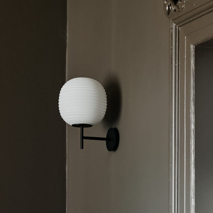 Lámpara de pared Lantern small, Frosted White opal glass New Works
