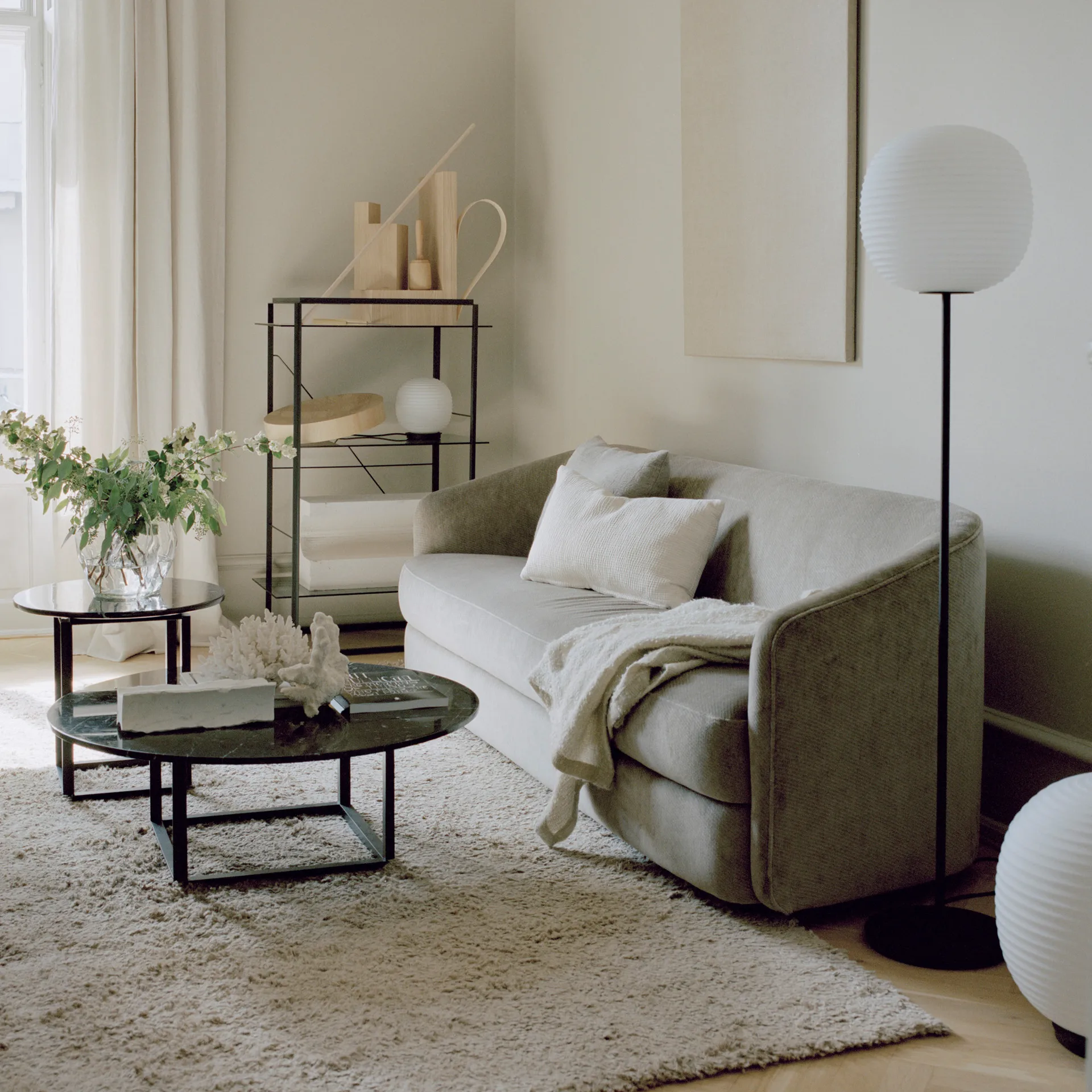 Lámpara de pie Lantern medium, Frosted White opal glass New Works