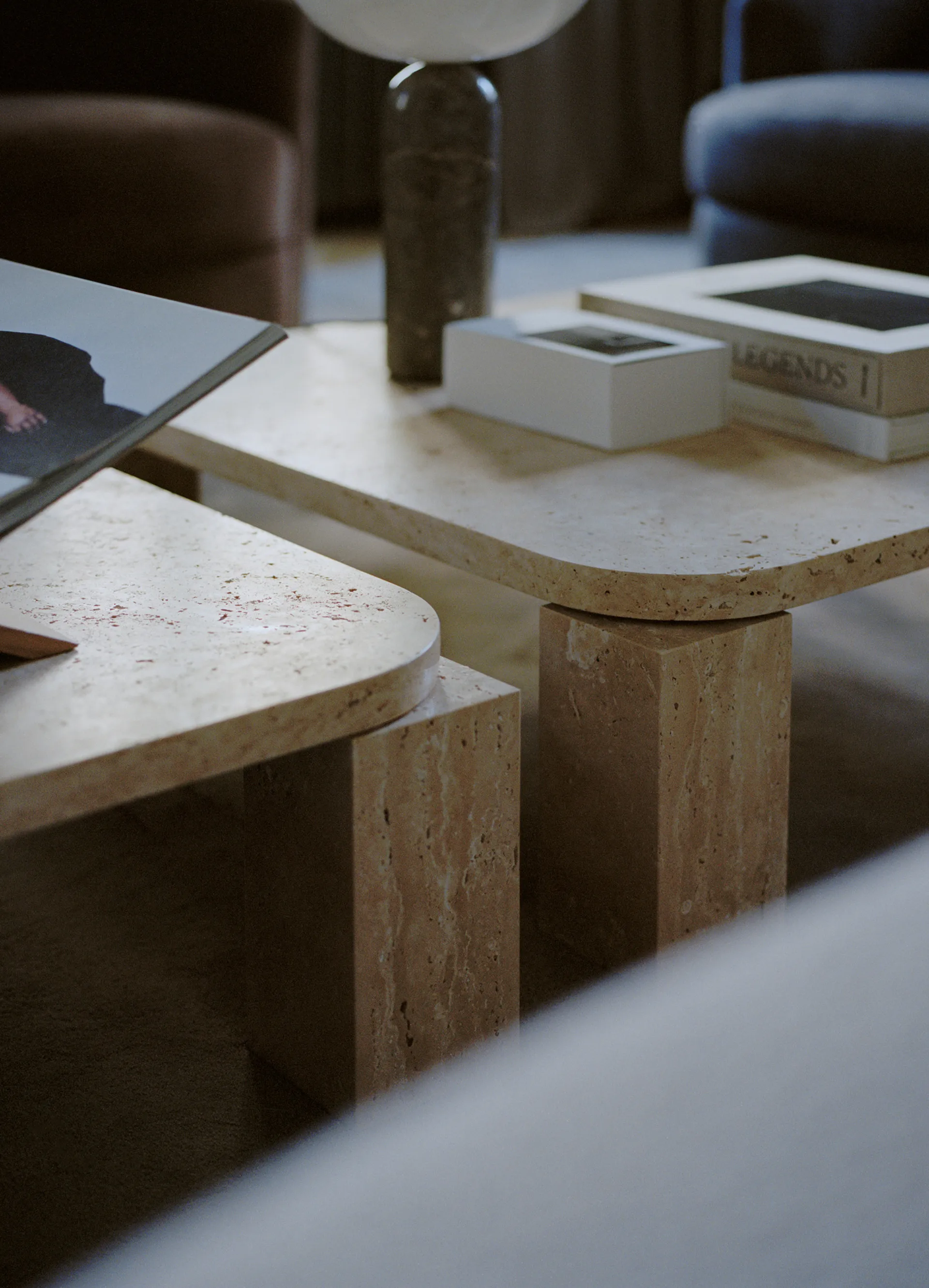 Mesa de centro Atlas 82x82 cm, Travertino sin relleno New Works