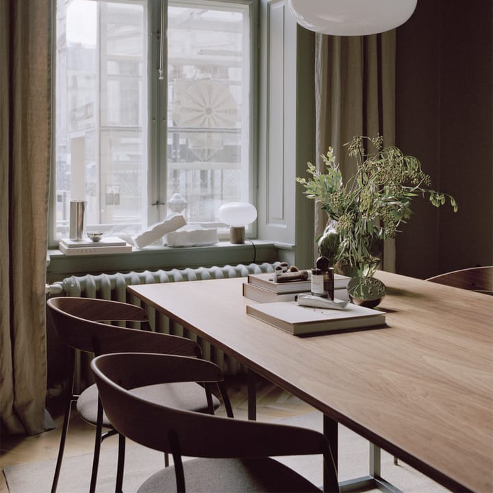 Mesa de comedor Florence rectangular , roble ahumado, soporte negro New Works