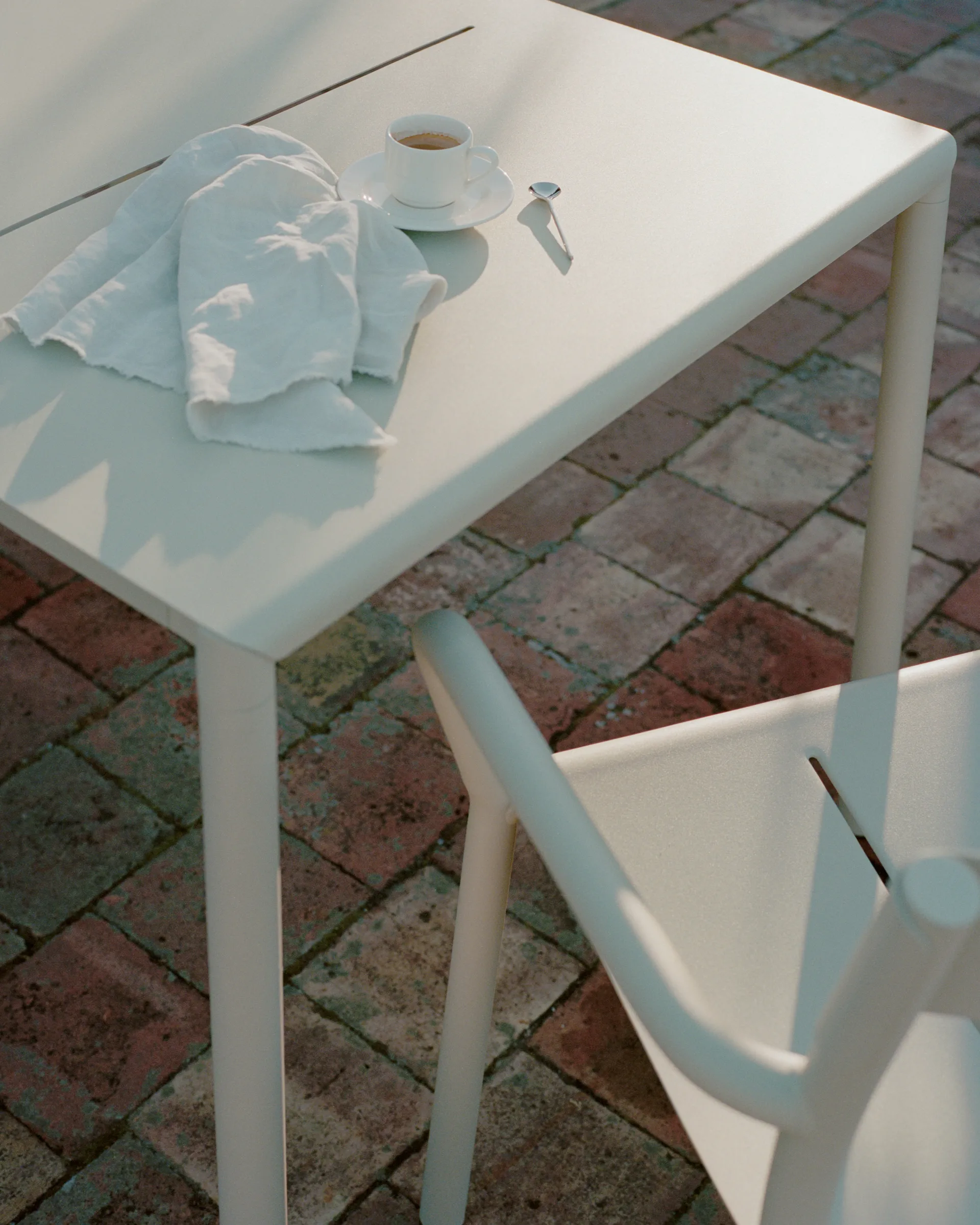Mesa May Tables Outdoor 85x85 cm, Light Grey New Works