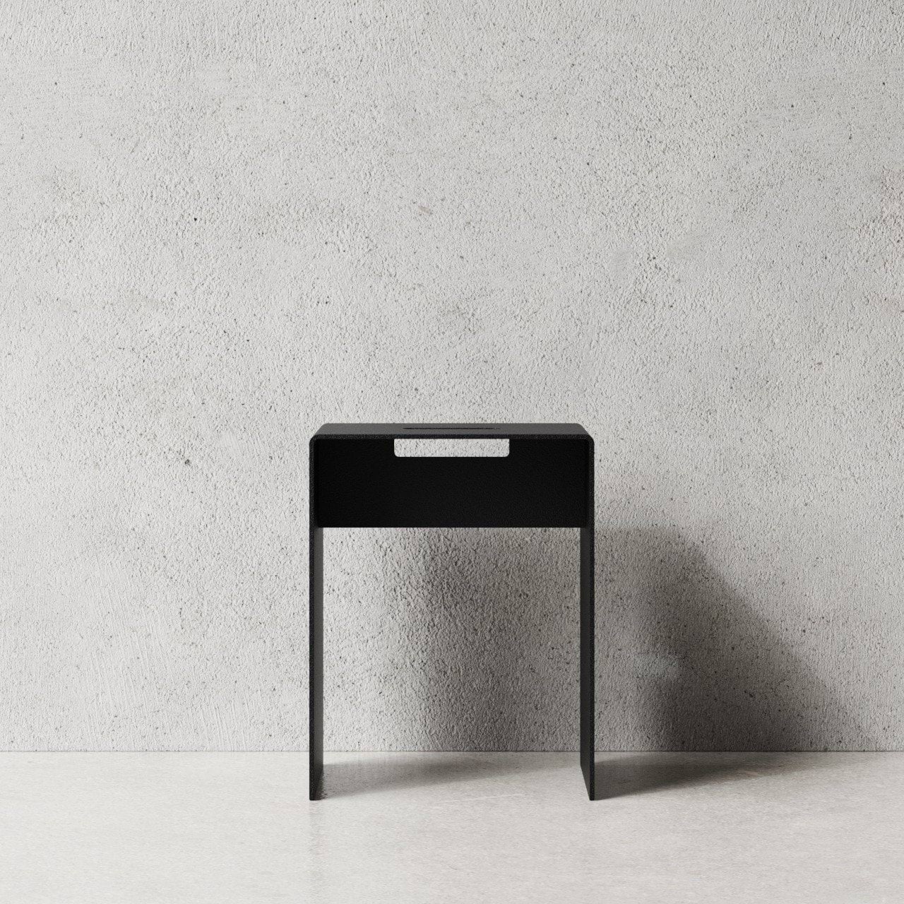 Nichba taburete, Black Nichba