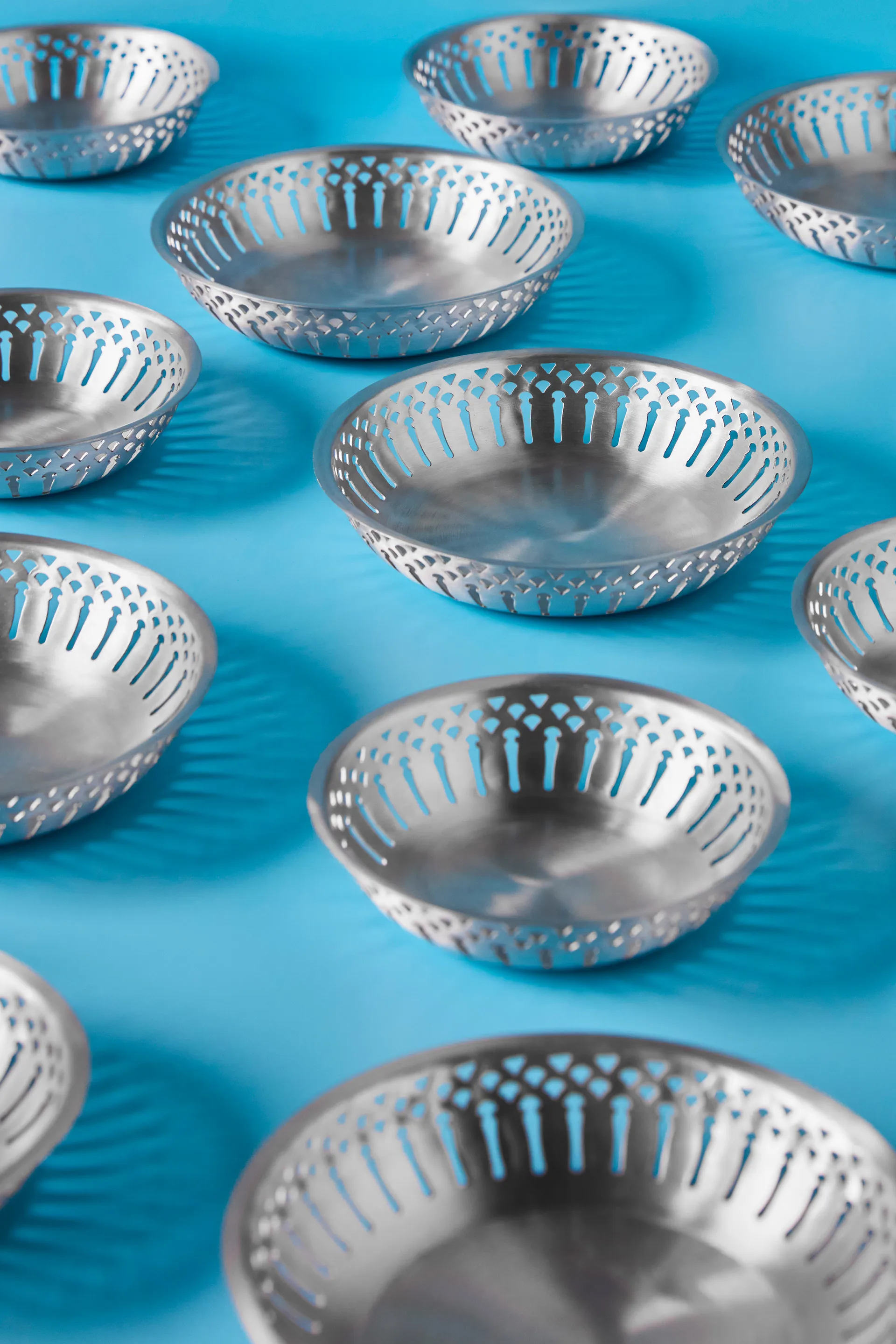 Cesta de pan Nicolas Vahé, 2 piezas, Acabado plateado envejecido Nicolas Vahé