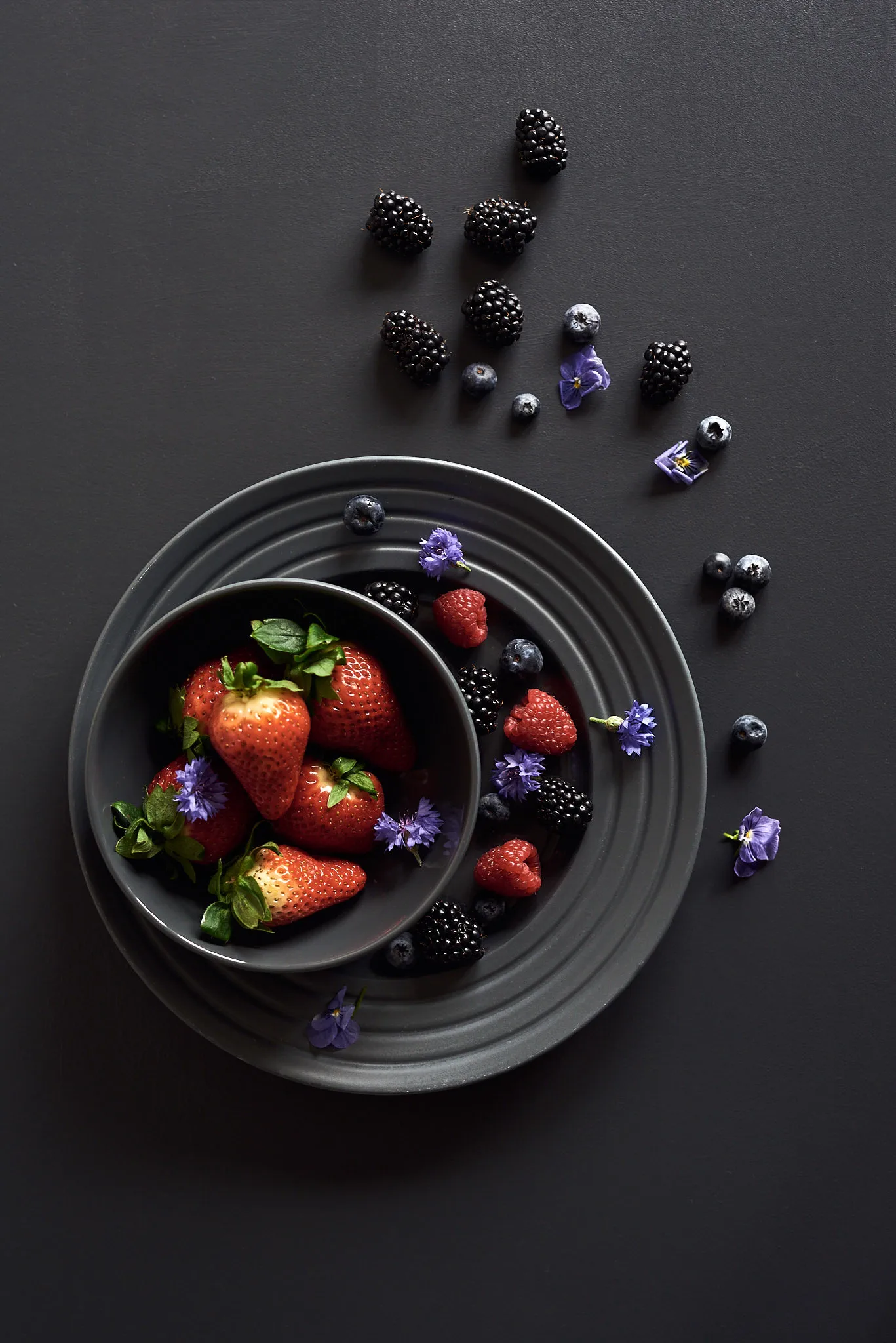 6 Platos Lines Ø27 cm, gris oscuro NJRD