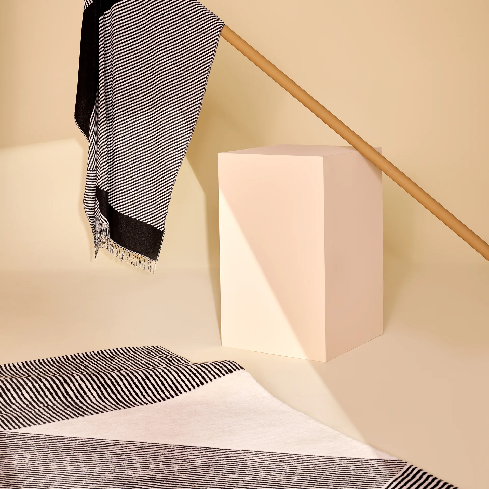 Alfombra de lana Stripes blanco natural, 200x300 cm NJRD