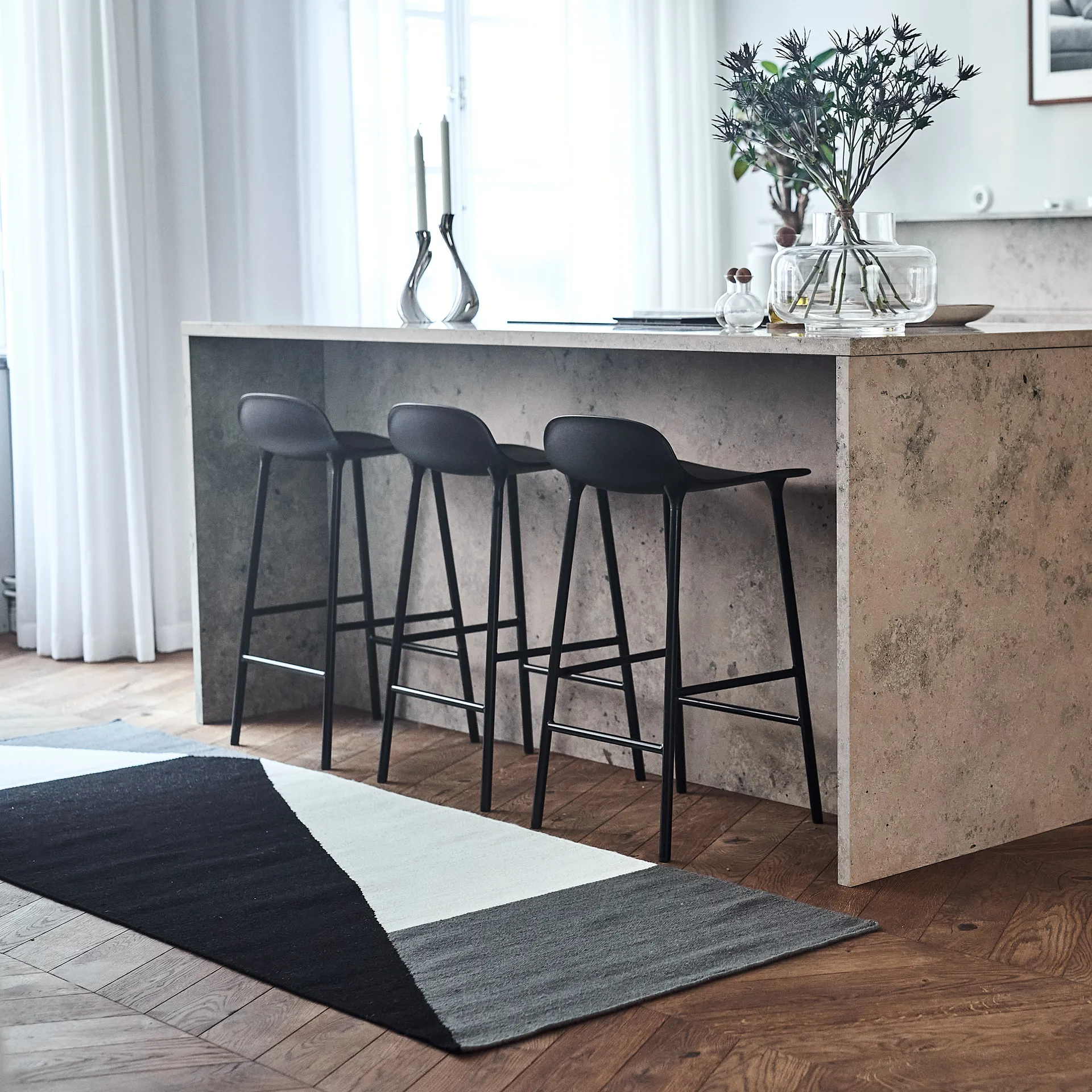 Alfombra kelim Stripes blocks negro, 80x240 cm NJRD