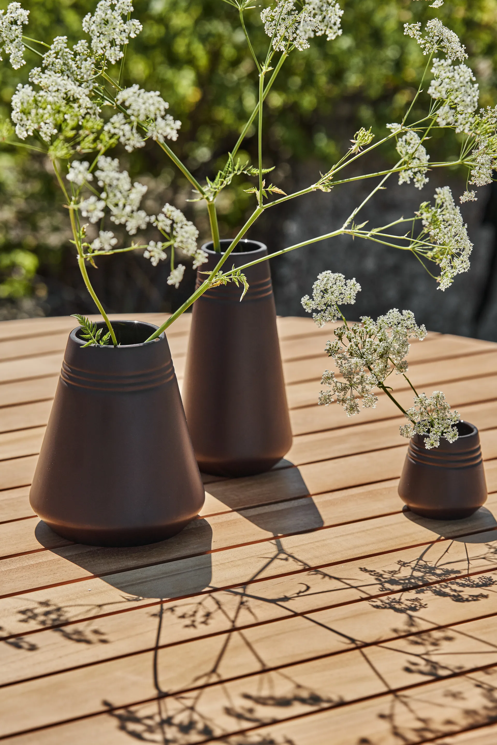 Jarrón Lines 22 cm, marrón NJRD