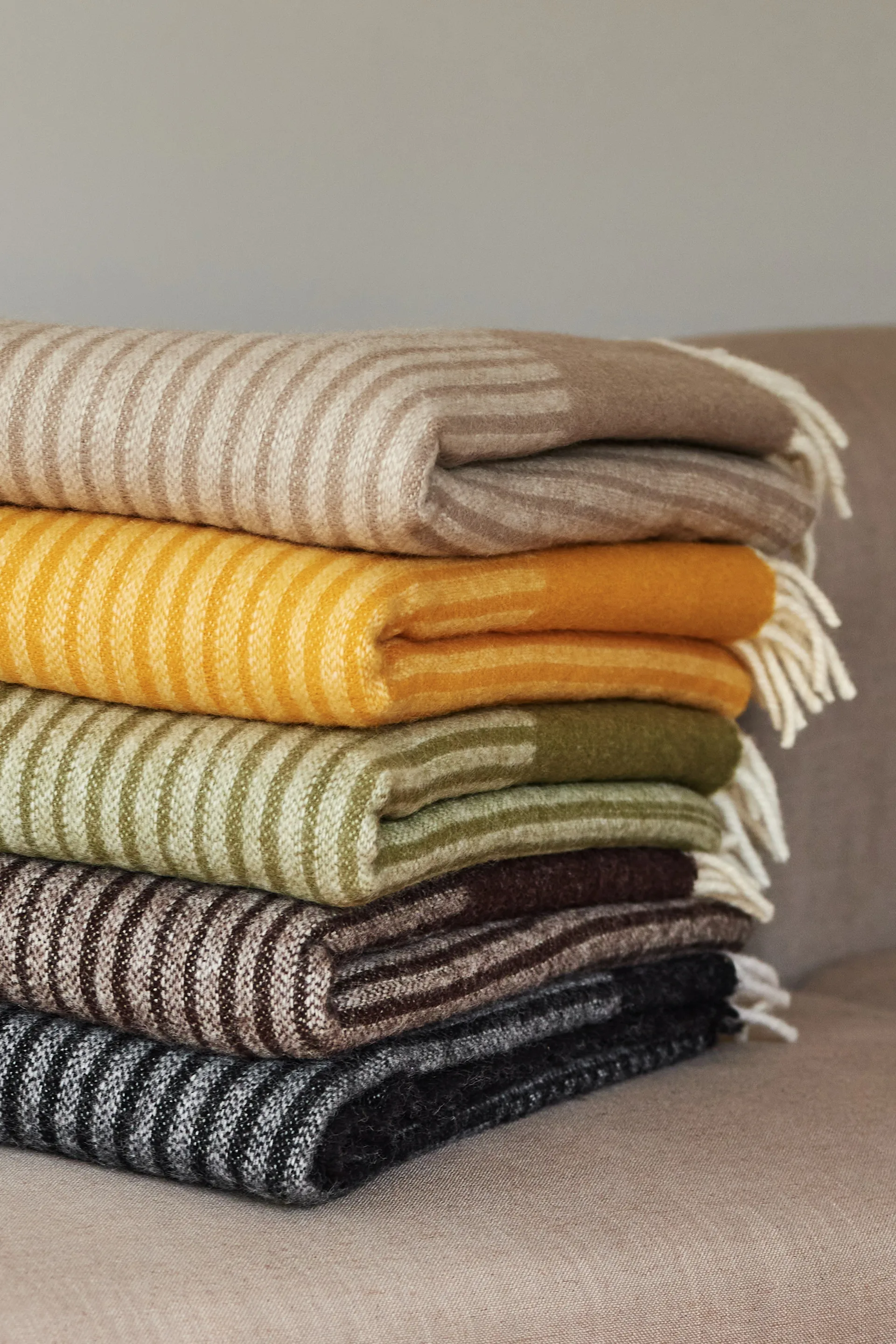 Manta de lana Circles 130x185 cm, amarillo NJRD