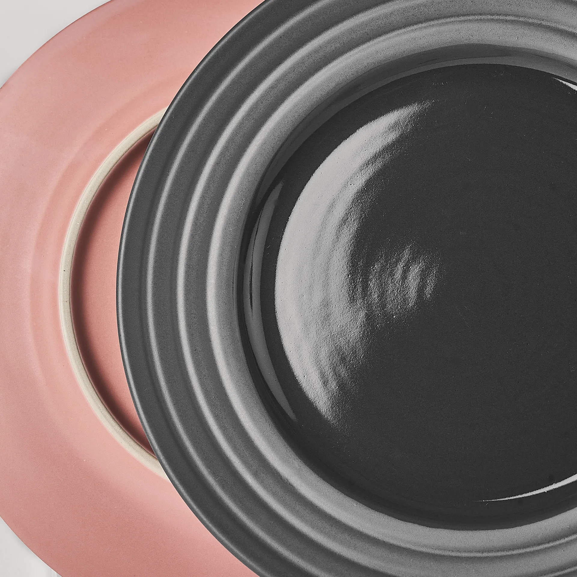 Plato Lines Ø21 cm, gris oscuro NJRD