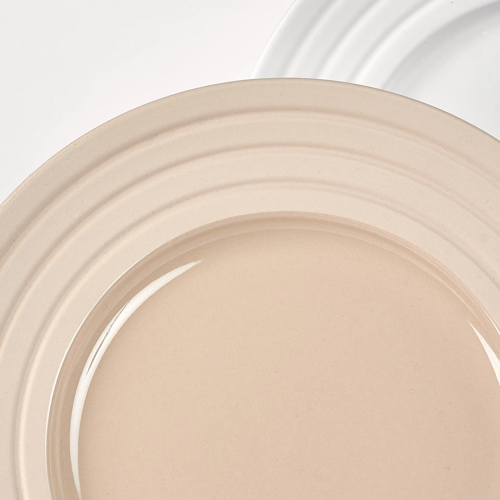 Plato Lines Ø27 cm, Beige NJRD