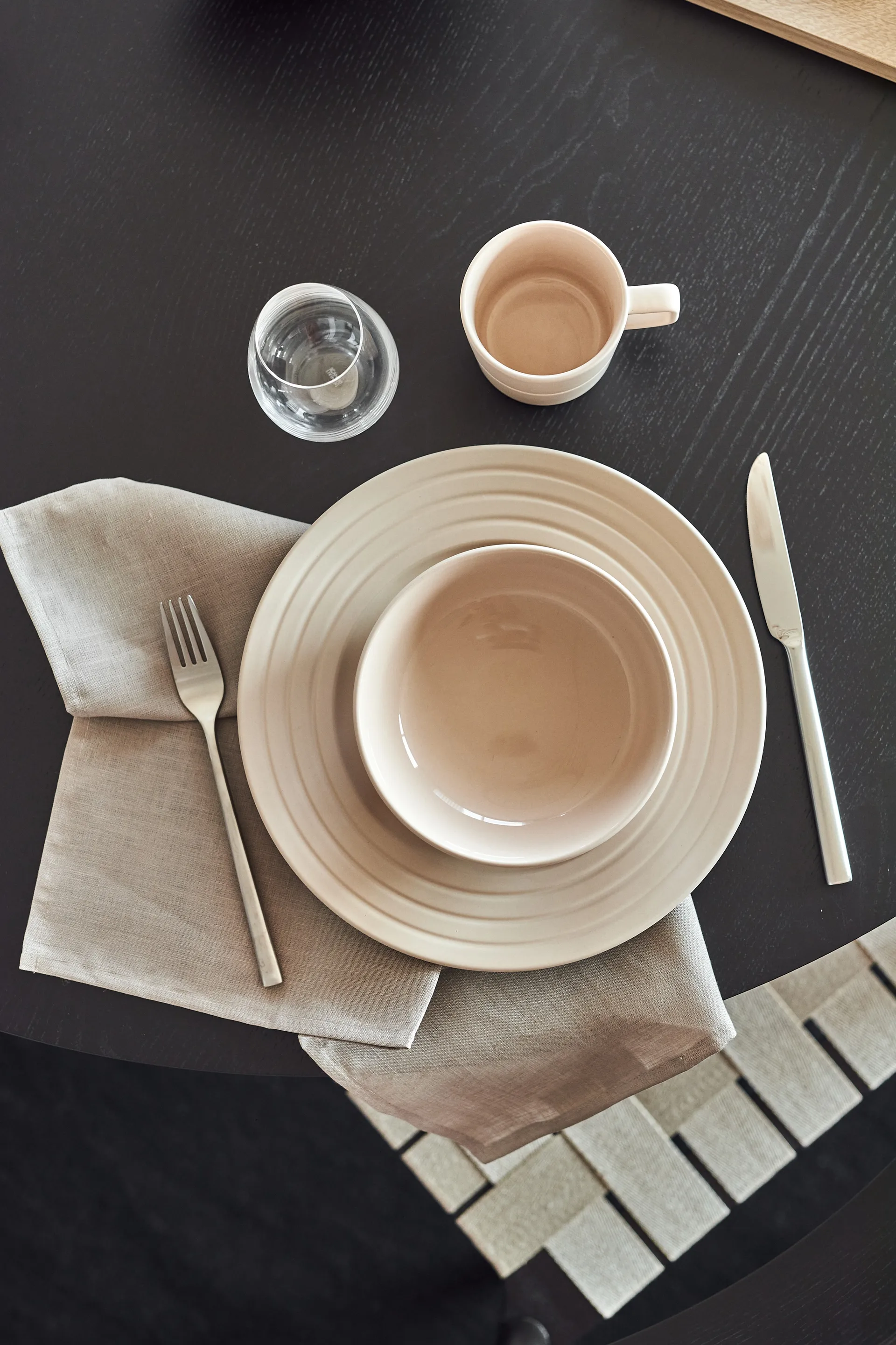 Plato Lines Ø27 cm, Beige NJRD