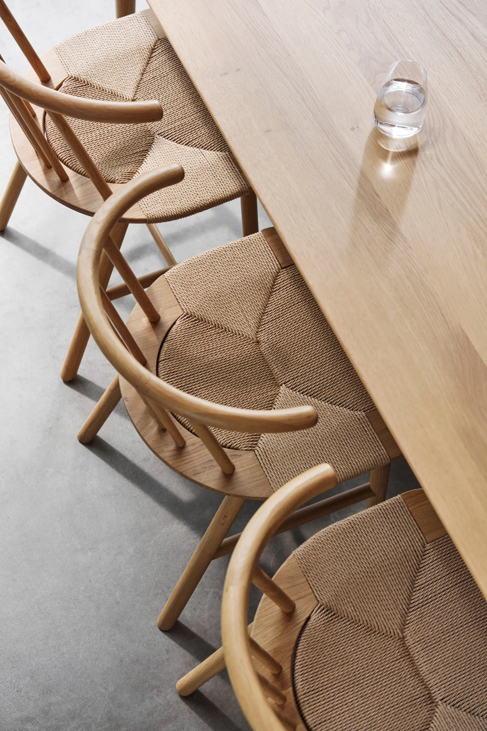 Silla de comedor VIOR con asiento trenzado, Roble lacado-natural, pack de 2 NJRD